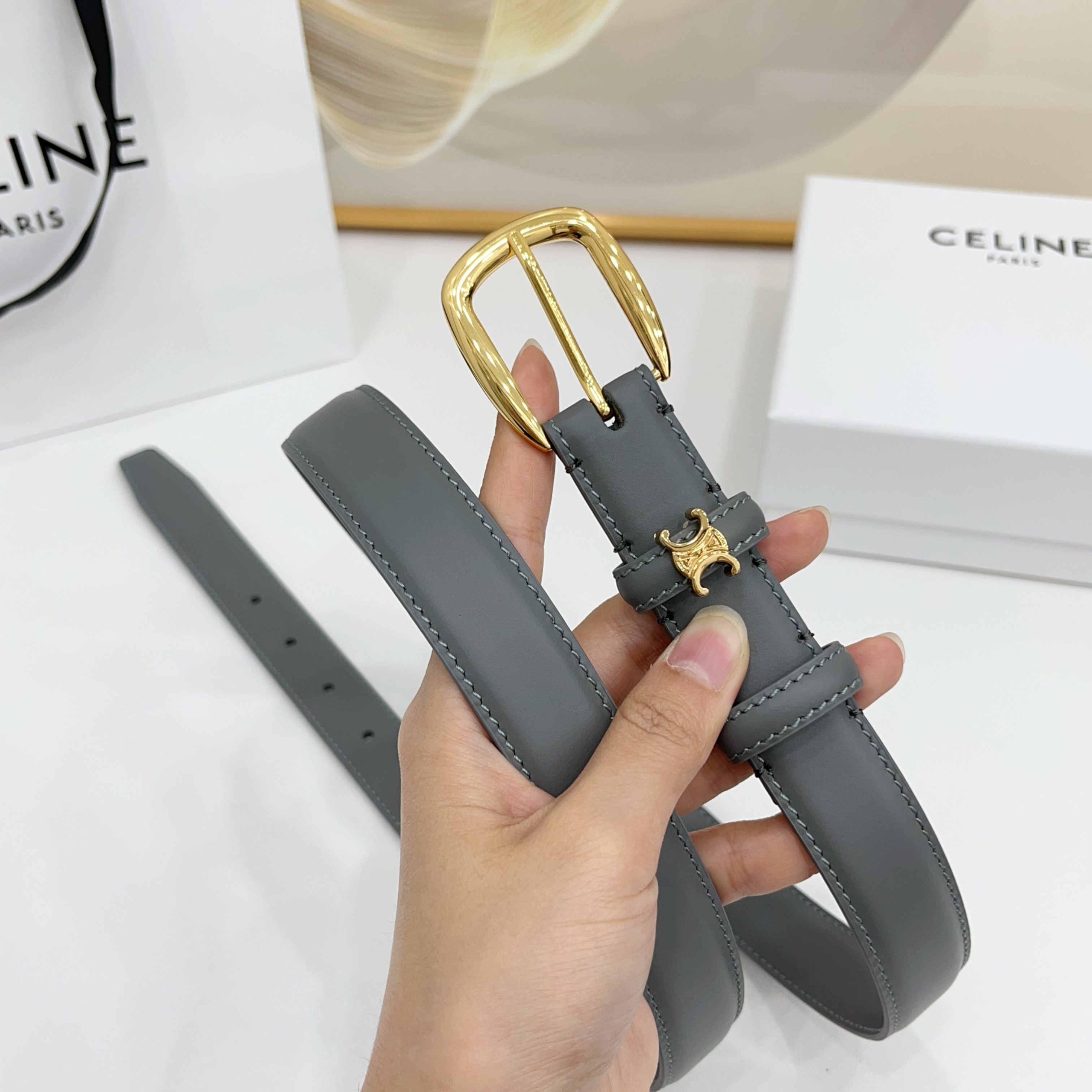 赛琳celine 凯旋门腰带2.5cm精品彩色带身 上新！双面小牛皮，质感细腻，丝滑，高端品质，做工精细