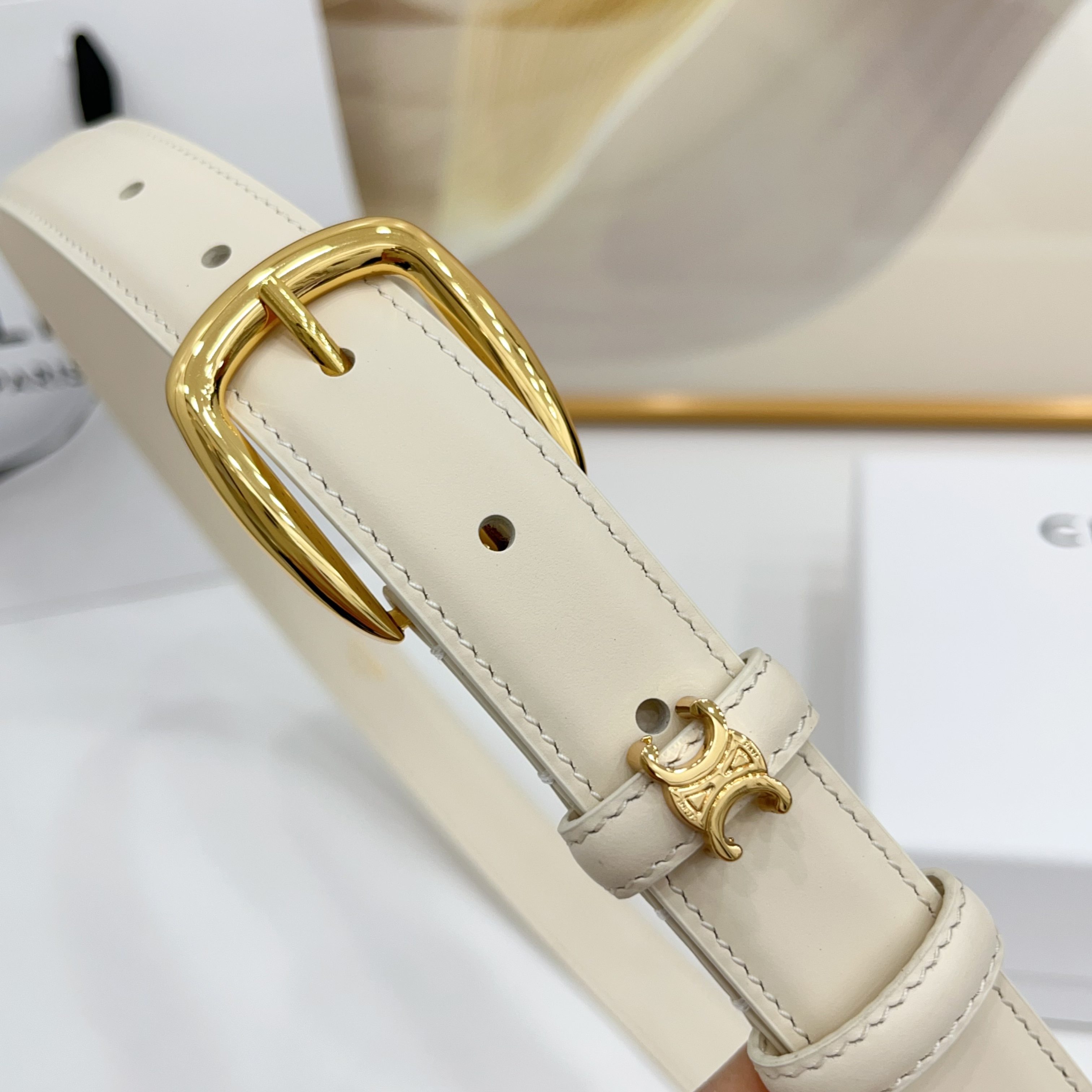 赛琳celine 凯旋门腰带2.5cm精品彩色带身 上新！双面小牛皮，质感细腻，丝滑，高端品质，做工精细