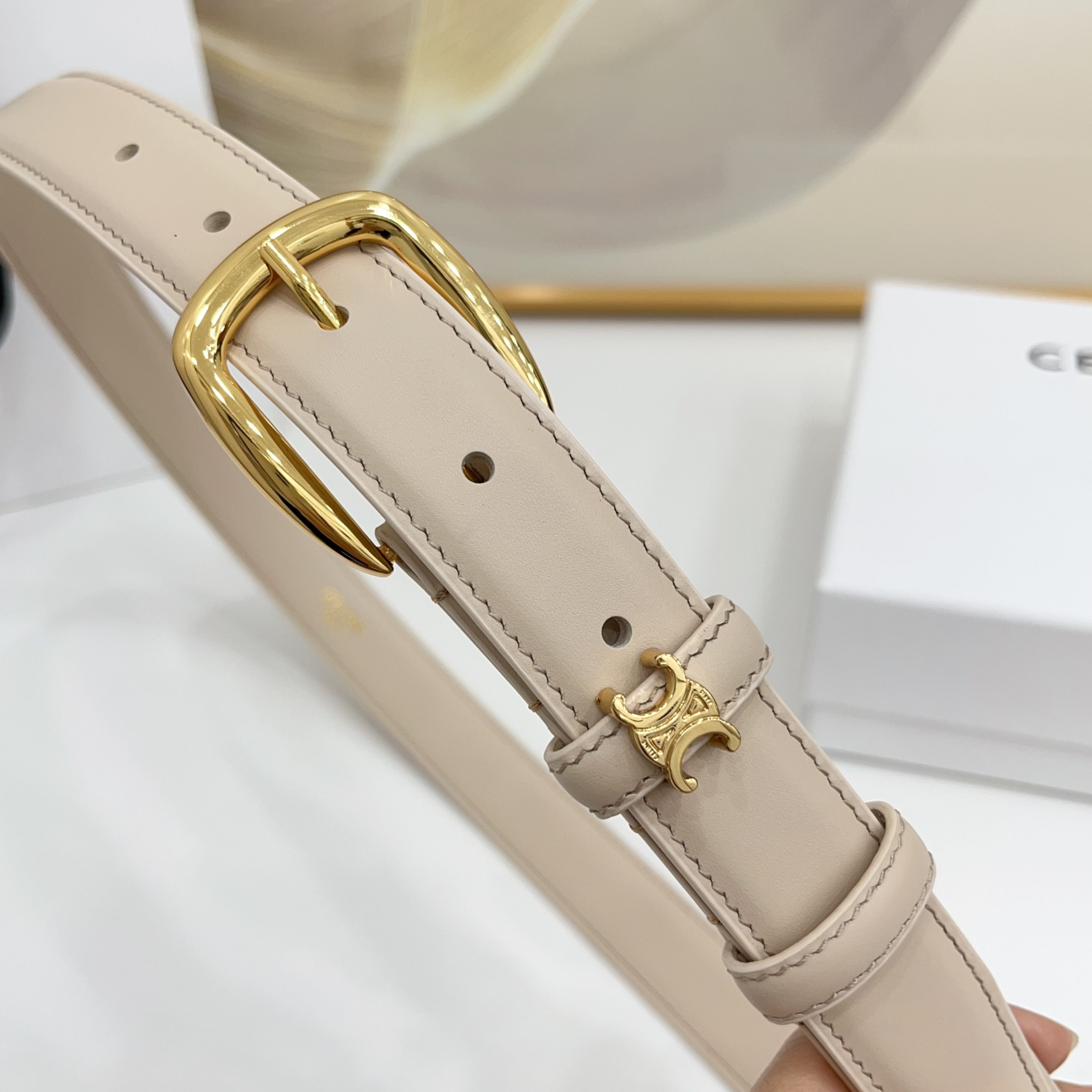 赛琳celine 凯旋门腰带2.5cm精品彩色带身 上新！双面小牛皮，质感细腻，丝滑，高端品质，做工精细