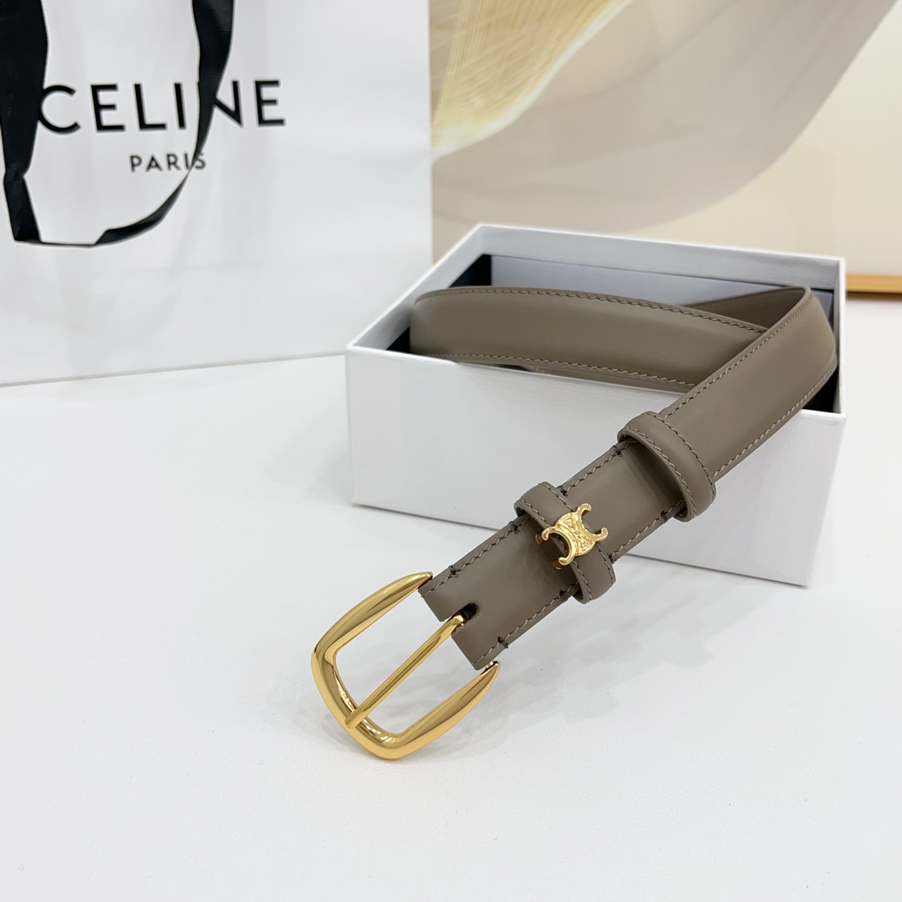 赛琳celine 凯旋门腰带2.5cm精品彩色带身 上新！双面小牛皮，质感细腻，丝滑，高端品质，做工精细