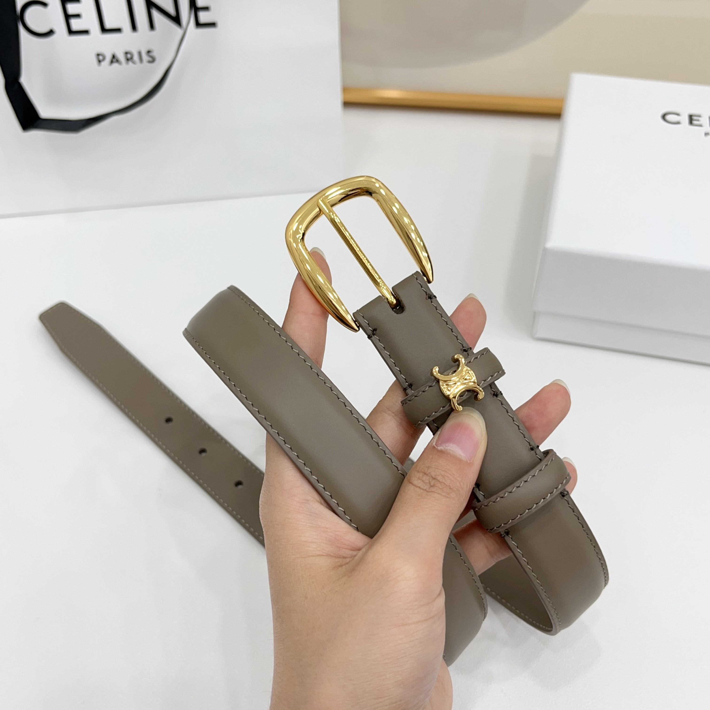 赛琳celine 凯旋门腰带2.5cm精品彩色带身 上新！双面小牛皮，质感细腻，丝滑，高端品质，做工精细