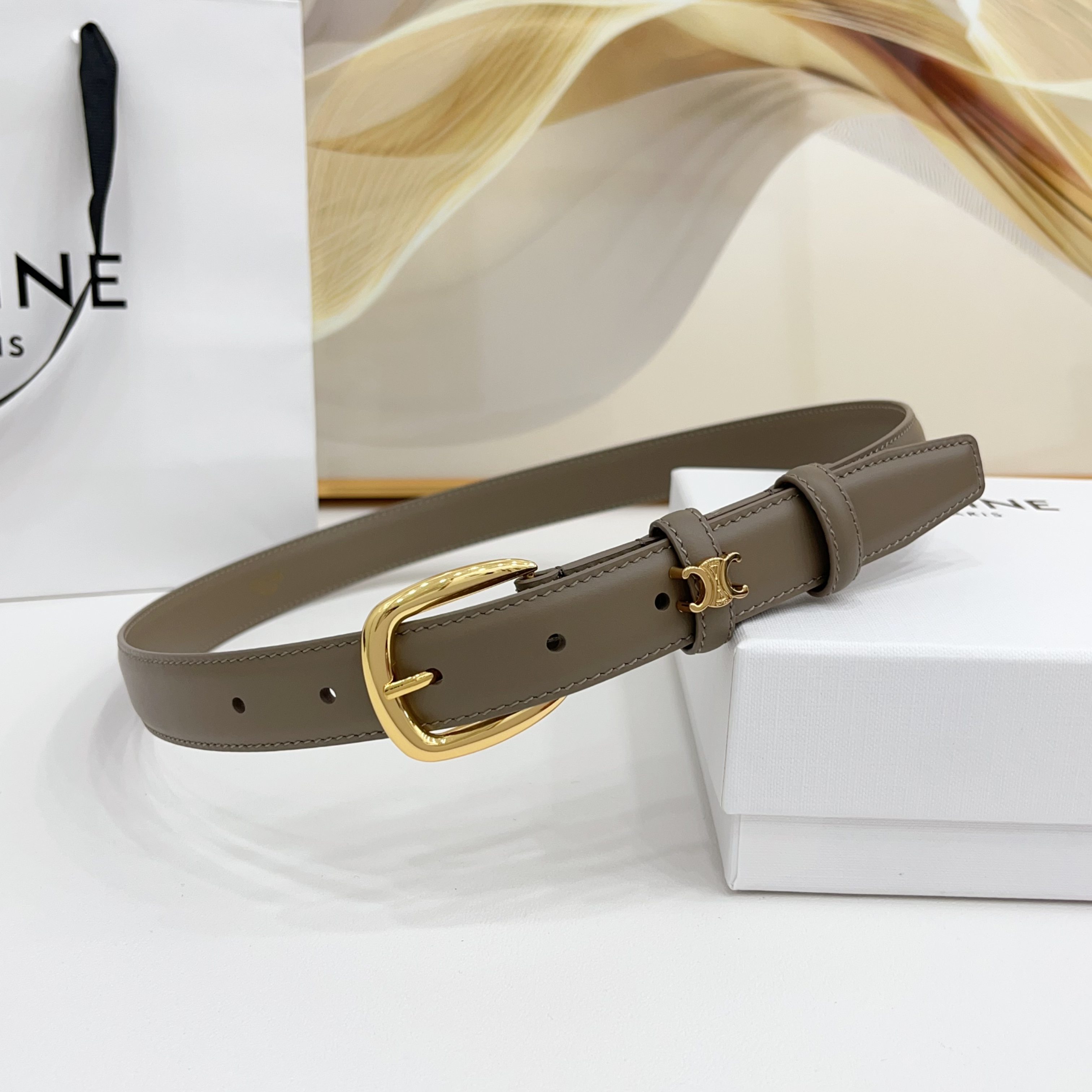 赛琳celine 凯旋门腰带2.5cm精品彩色带身 上新！双面小牛皮，质感细腻，丝滑，高端品质，做工精细