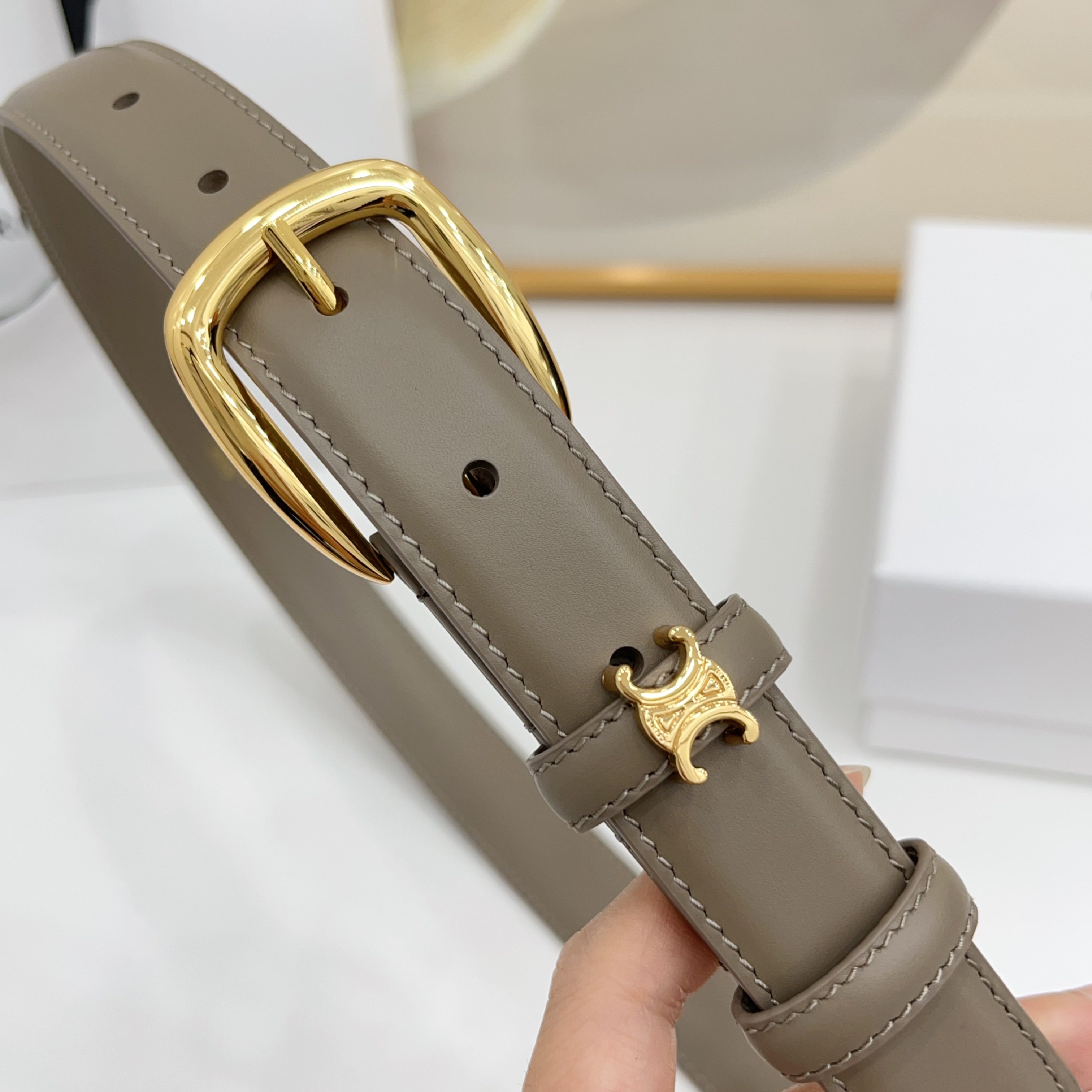 赛琳celine 凯旋门腰带2.5cm精品彩色带身 上新！双面小牛皮，质感细腻，丝滑，高端品质，做工精细