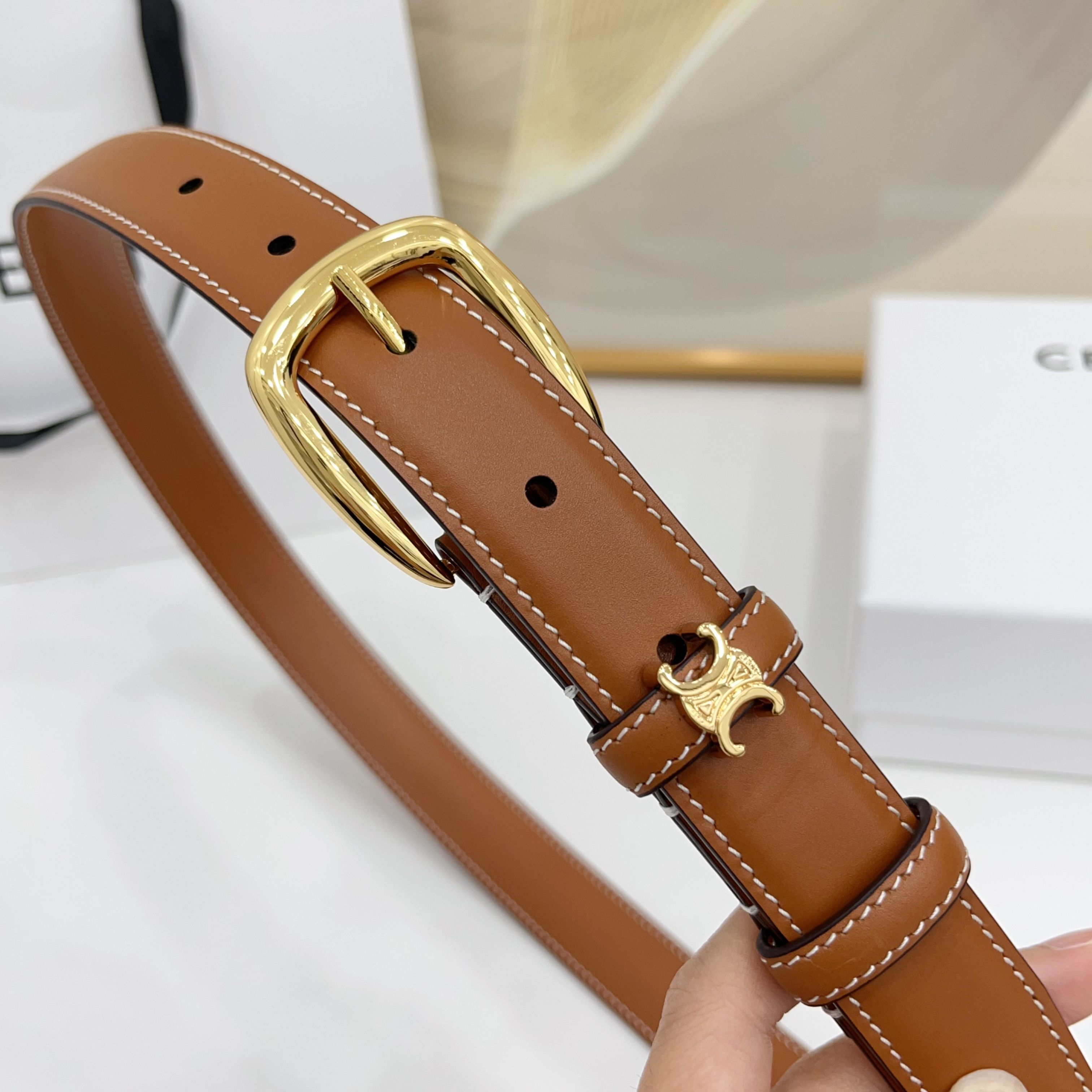 赛琳celine 凯旋门腰带2.5cm精品彩色带身 上新！双面小牛皮，质感细腻，丝滑，高端品质，做工精细