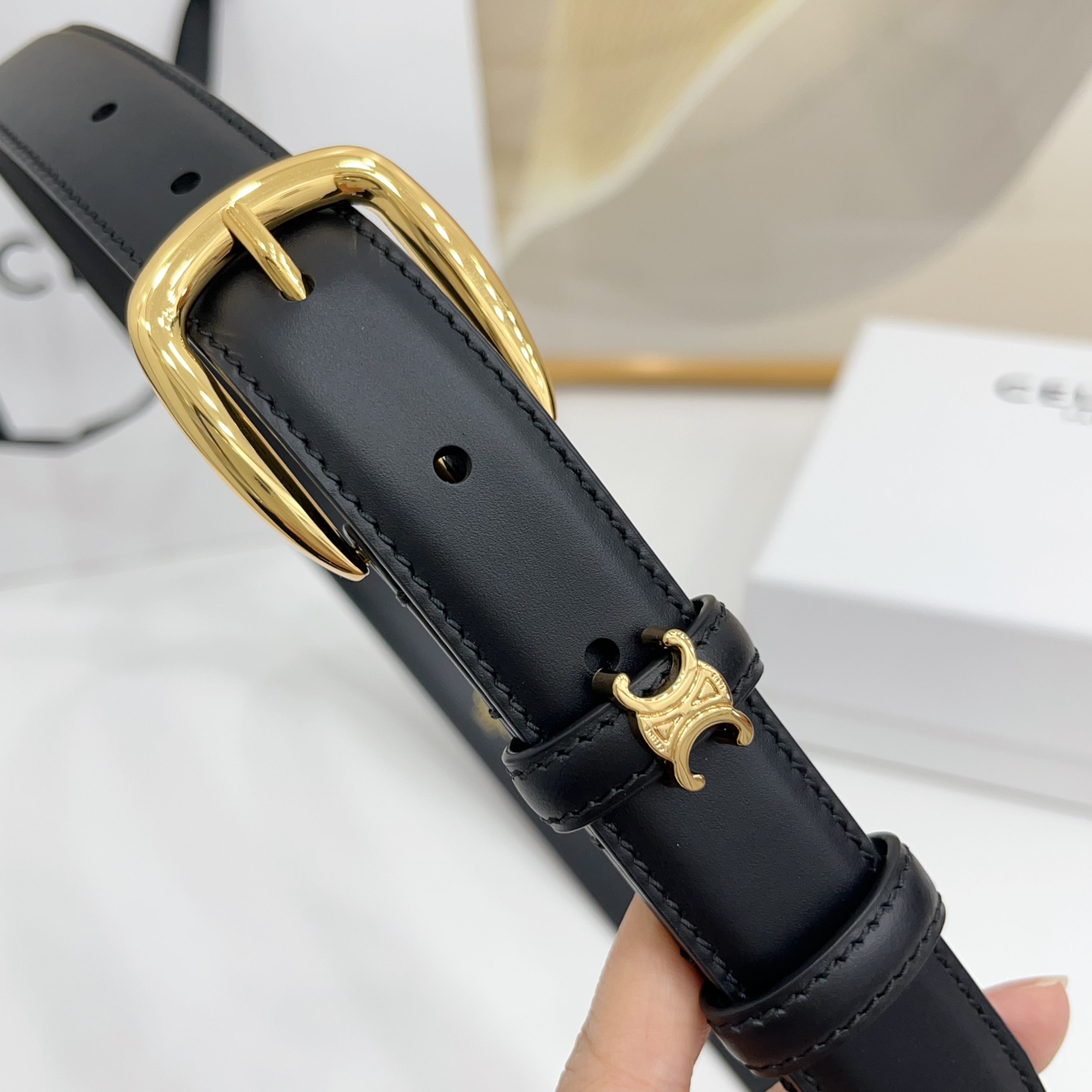 赛琳celine 凯旋门腰带2.5cm精品彩色带身 上新！双面小牛皮，质感细腻，丝滑，高端品质，做工精细