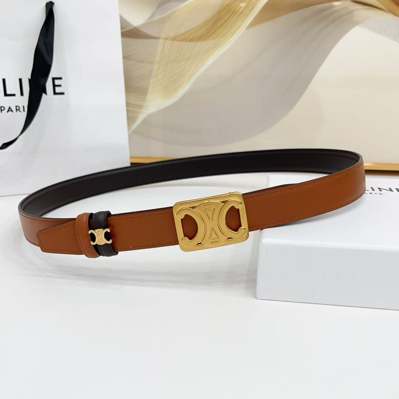 Celine 赛琳 2.5cm凯旋门新款 双面彩色带身上新双面头层小牛皮，质感细腻，丝滑，高端品质，做工