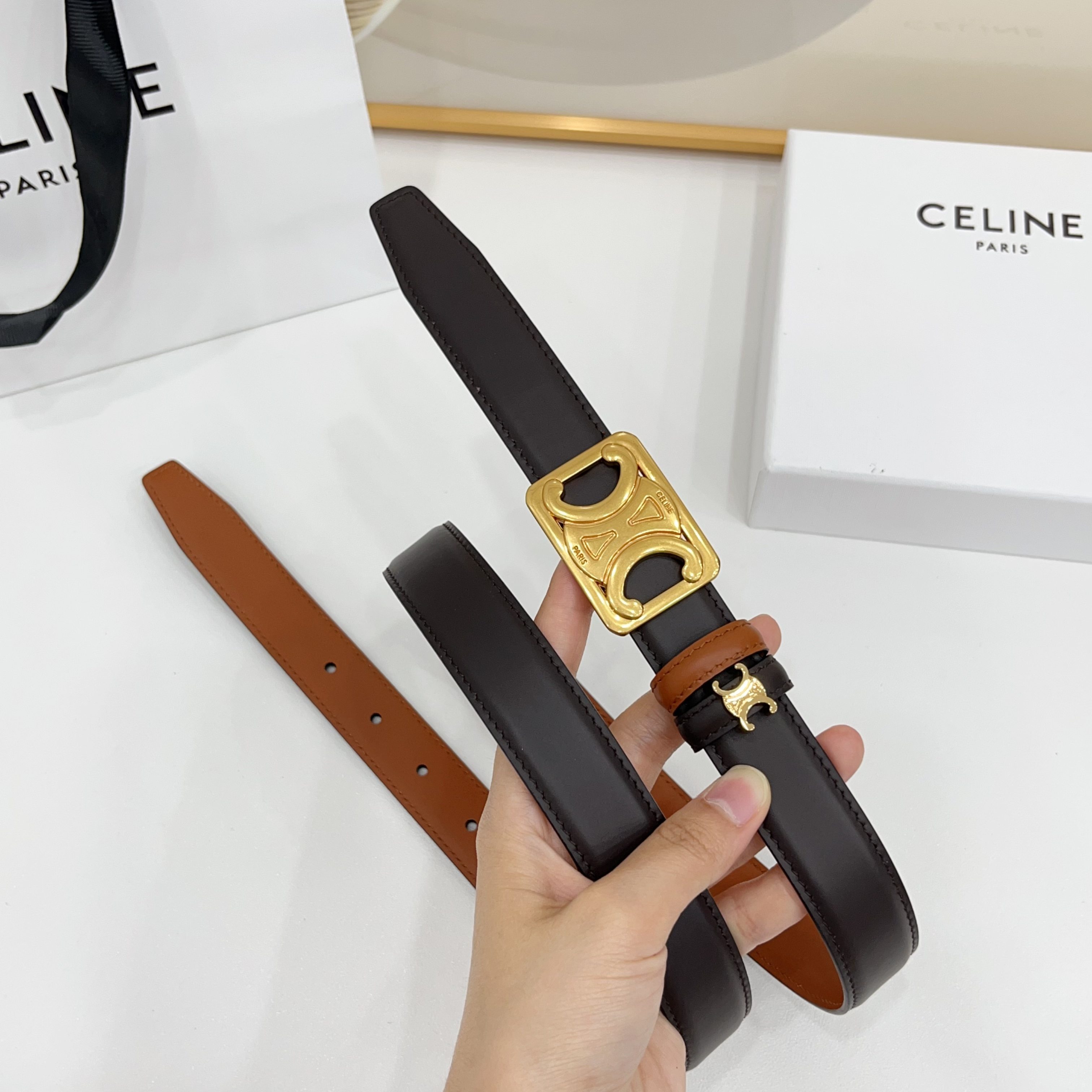 Celine 赛琳 2.5cm凯旋门新款 双面彩色带身上新双面头层小牛皮，质感细腻，丝滑，高端品质，做工