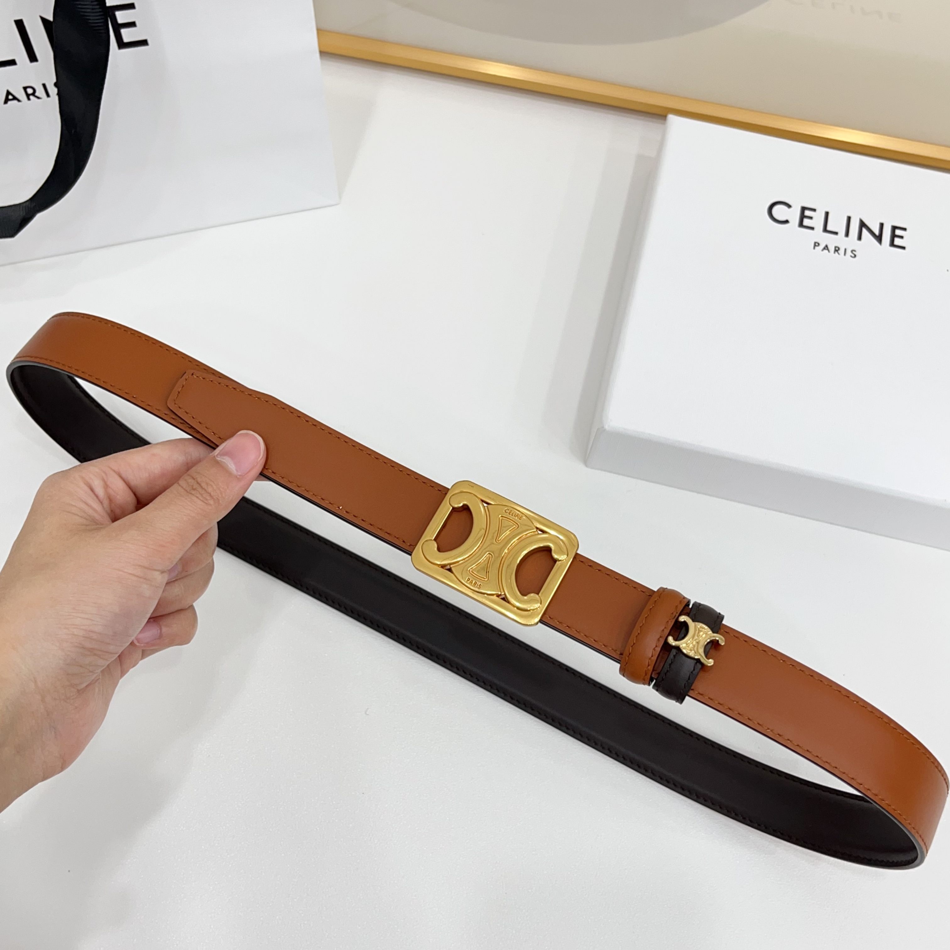 Celine 赛琳 2.5cm凯旋门新款 双面彩色带身上新双面头层小牛皮，质感细腻，丝滑，高端品质，做工