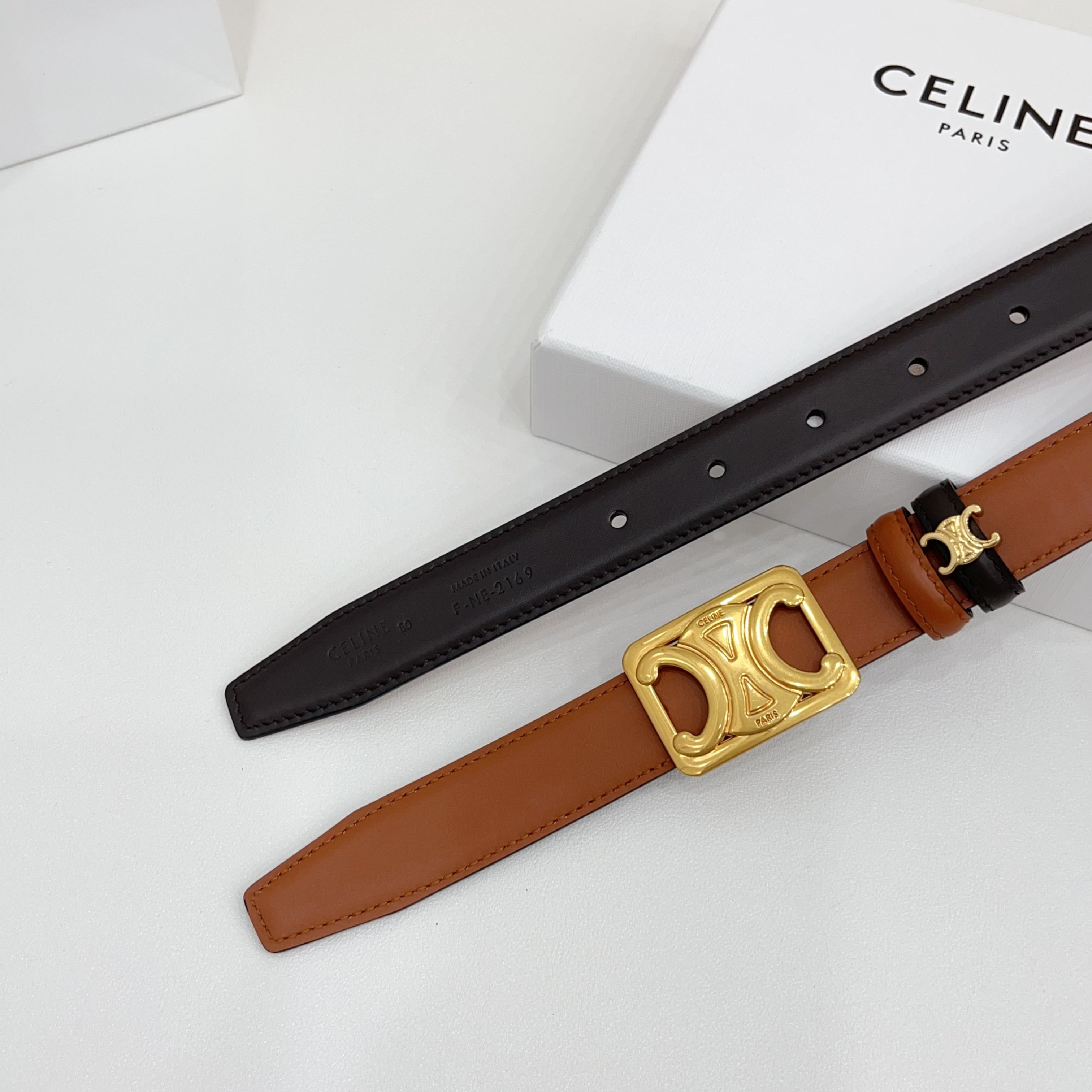 Celine 赛琳 2.5cm凯旋门新款 双面彩色带身上新双面头层小牛皮，质感细腻，丝滑，高端品质，做工
