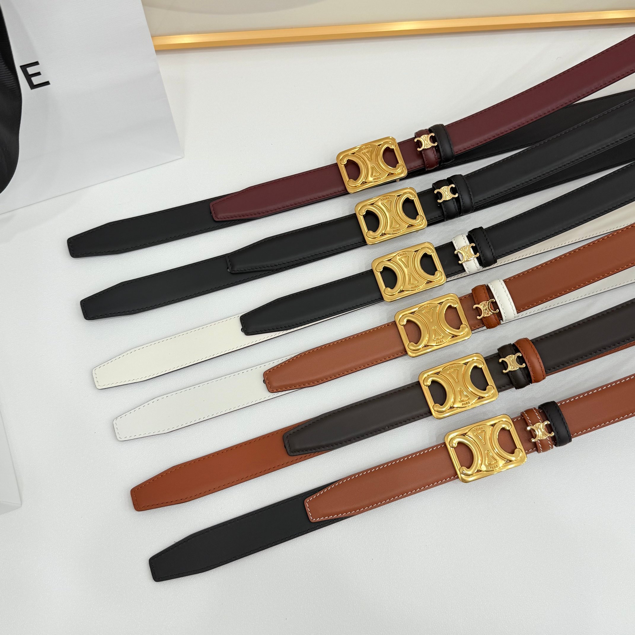 Celine 赛琳 2.5cm凯旋门新款 双面彩色带身上新双面头层小牛皮，质感细腻，丝滑，高端品质，做工