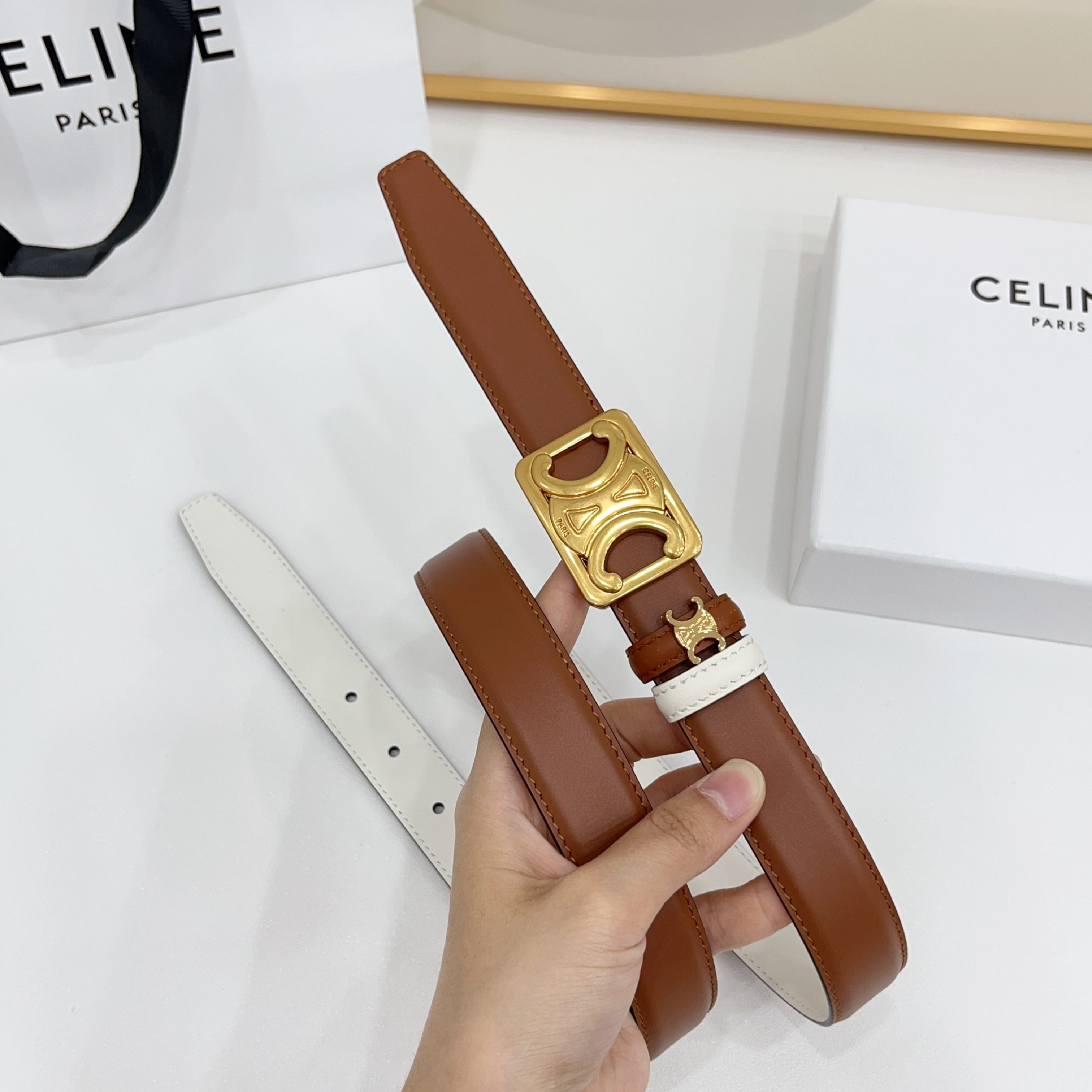 Celine 赛琳 2.5cm凯旋门新款 双面彩色带身上新双面头层小牛皮，质感细腻，丝滑，高端品质，做工