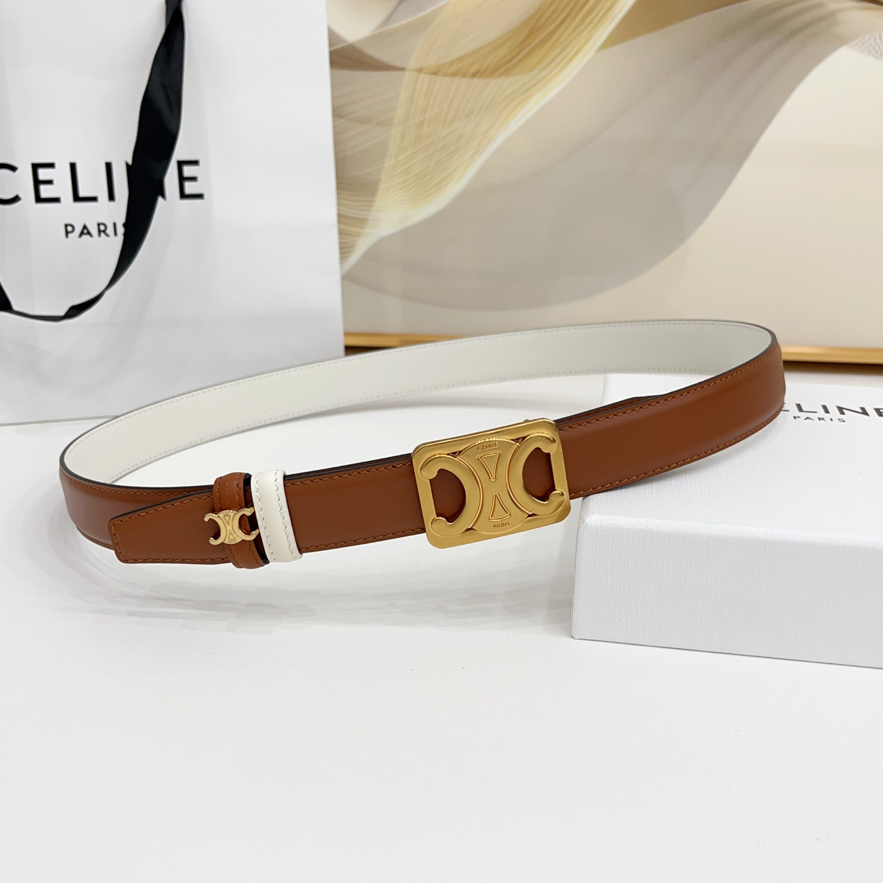 Celine 赛琳 2.5cm凯旋门新款 双面彩色带身上新双面头层小牛皮，质感细腻，丝滑，高端品质，做工