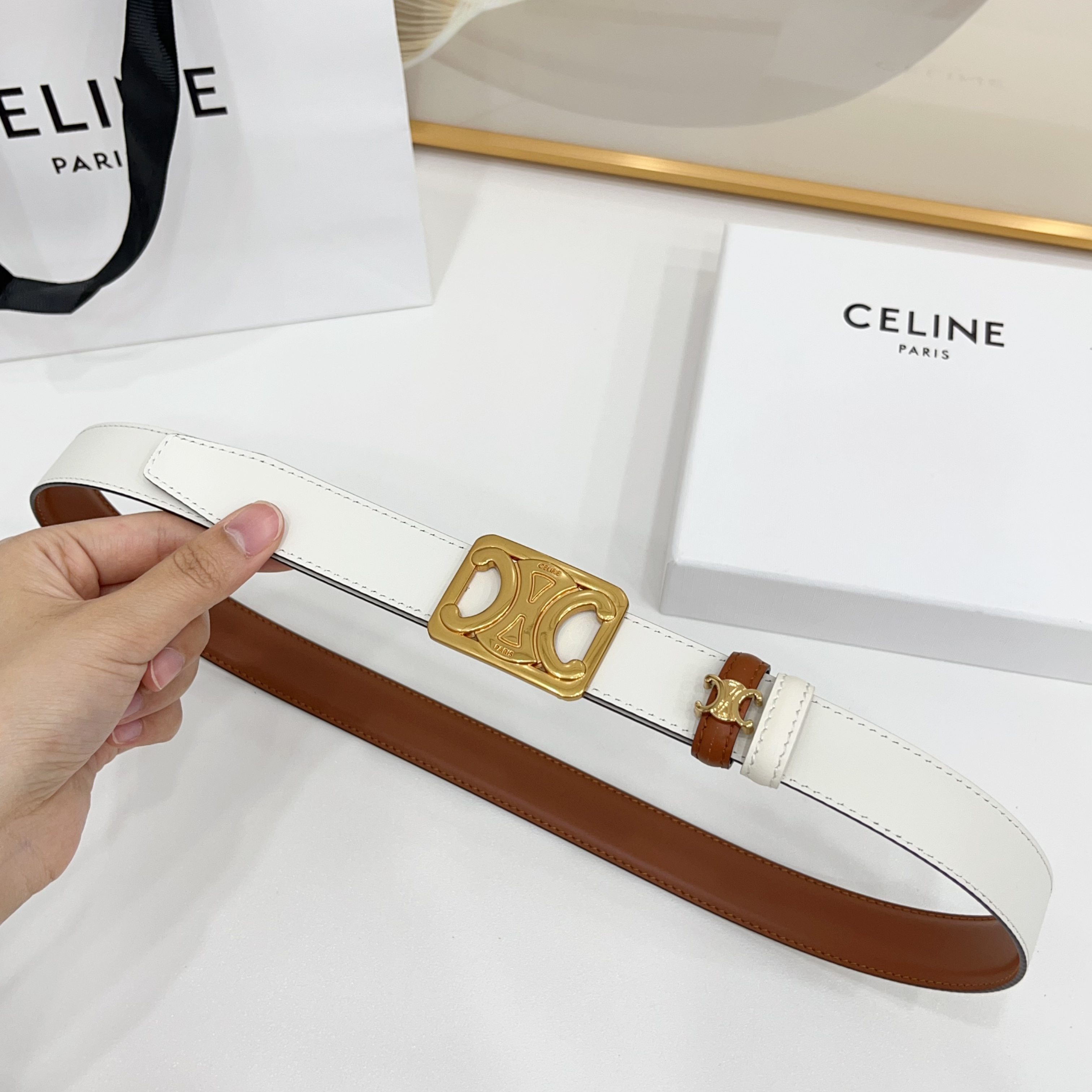 Celine 赛琳 2.5cm凯旋门新款 双面彩色带身上新双面头层小牛皮，质感细腻，丝滑，高端品质，做工