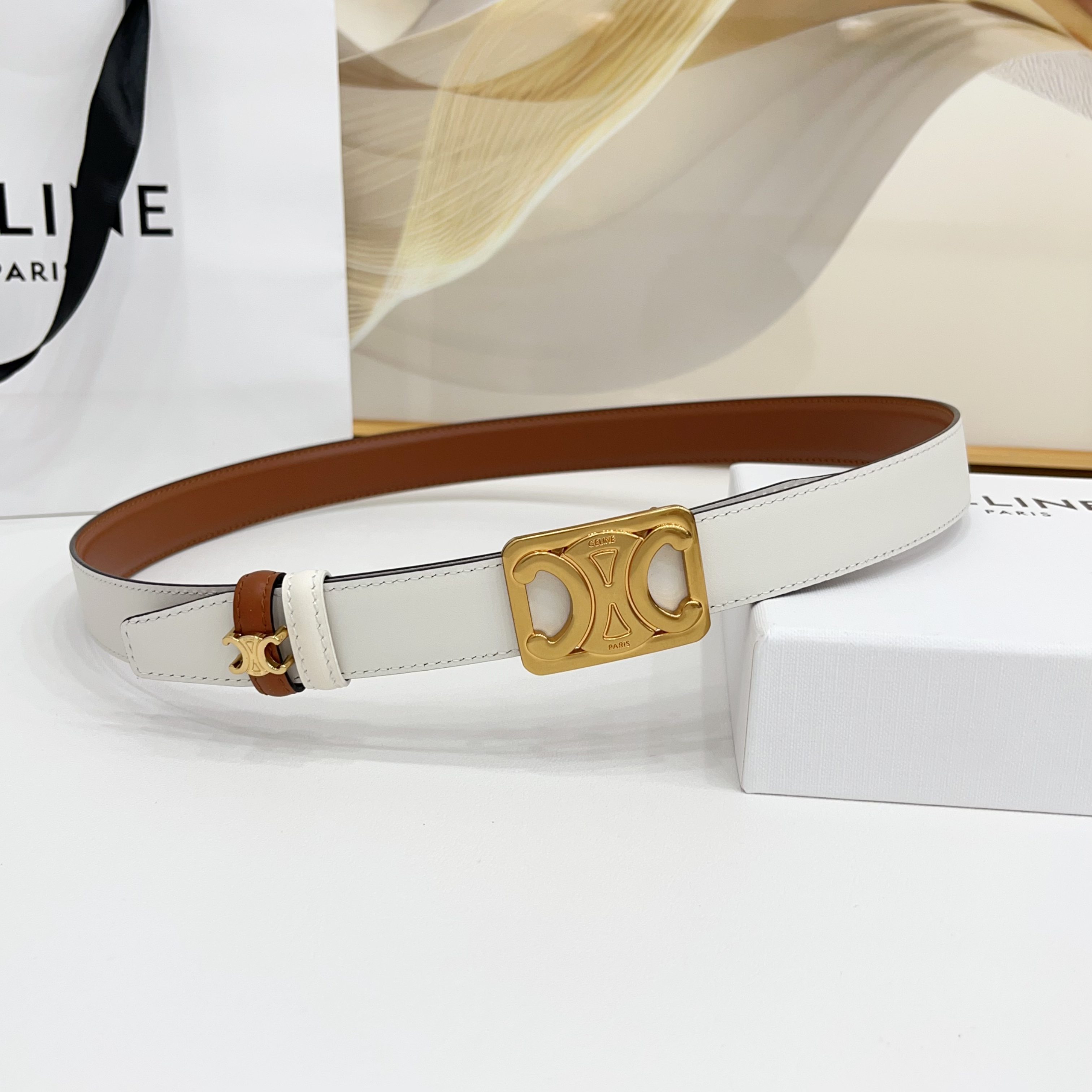 Celine 赛琳 2.5cm凯旋门新款 双面彩色带身上新双面头层小牛皮，质感细腻，丝滑，高端品质，做工