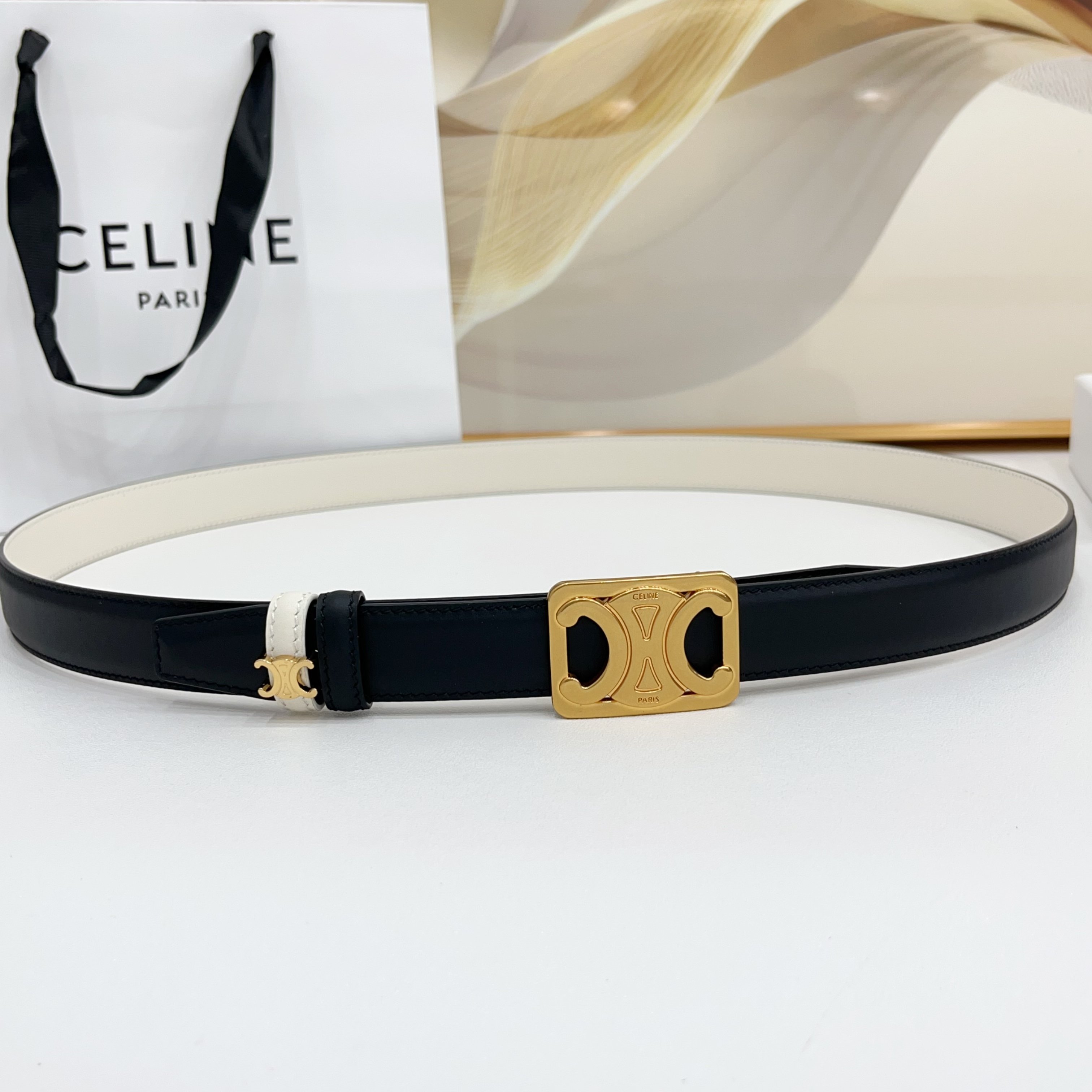 Celine 赛琳 2.5cm凯旋门新款 双面彩色带身上新双面头层小牛皮，质感细腻，丝滑，高端品质，做工