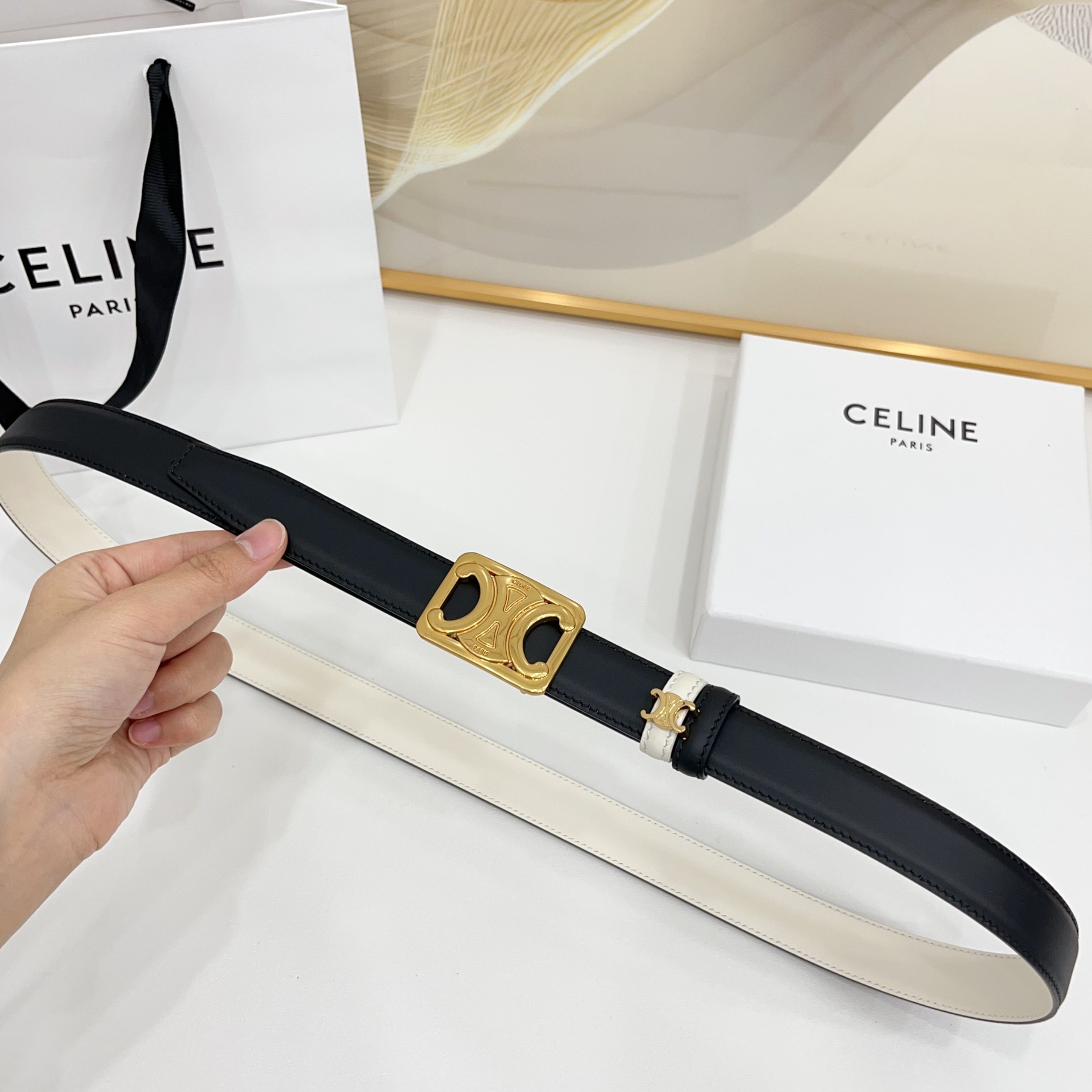 Celine 赛琳 2.5cm凯旋门新款 双面彩色带身上新双面头层小牛皮，质感细腻，丝滑，高端品质，做工