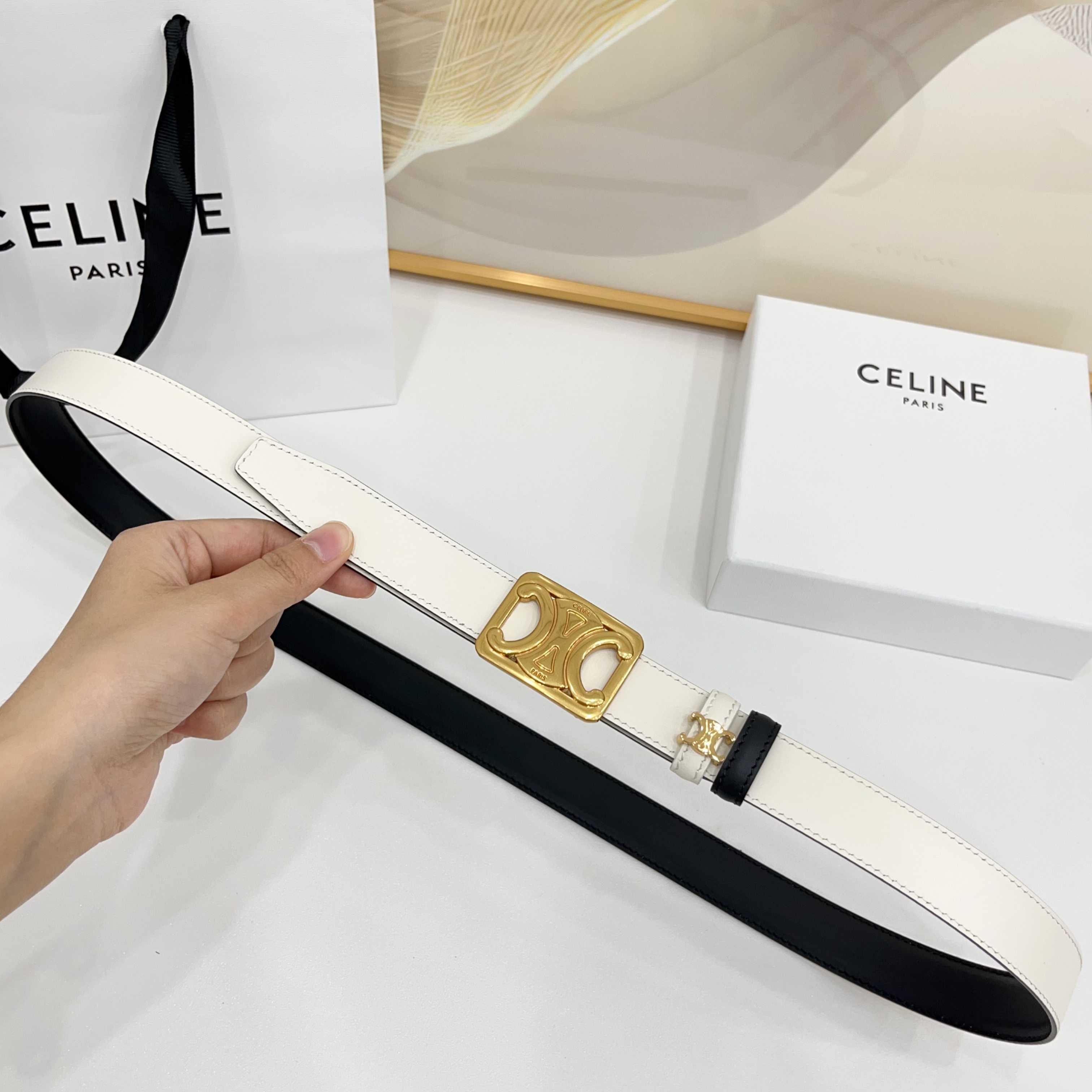 Celine 赛琳 2.5cm凯旋门新款 双面彩色带身上新双面头层小牛皮，质感细腻，丝滑，高端品质，做工