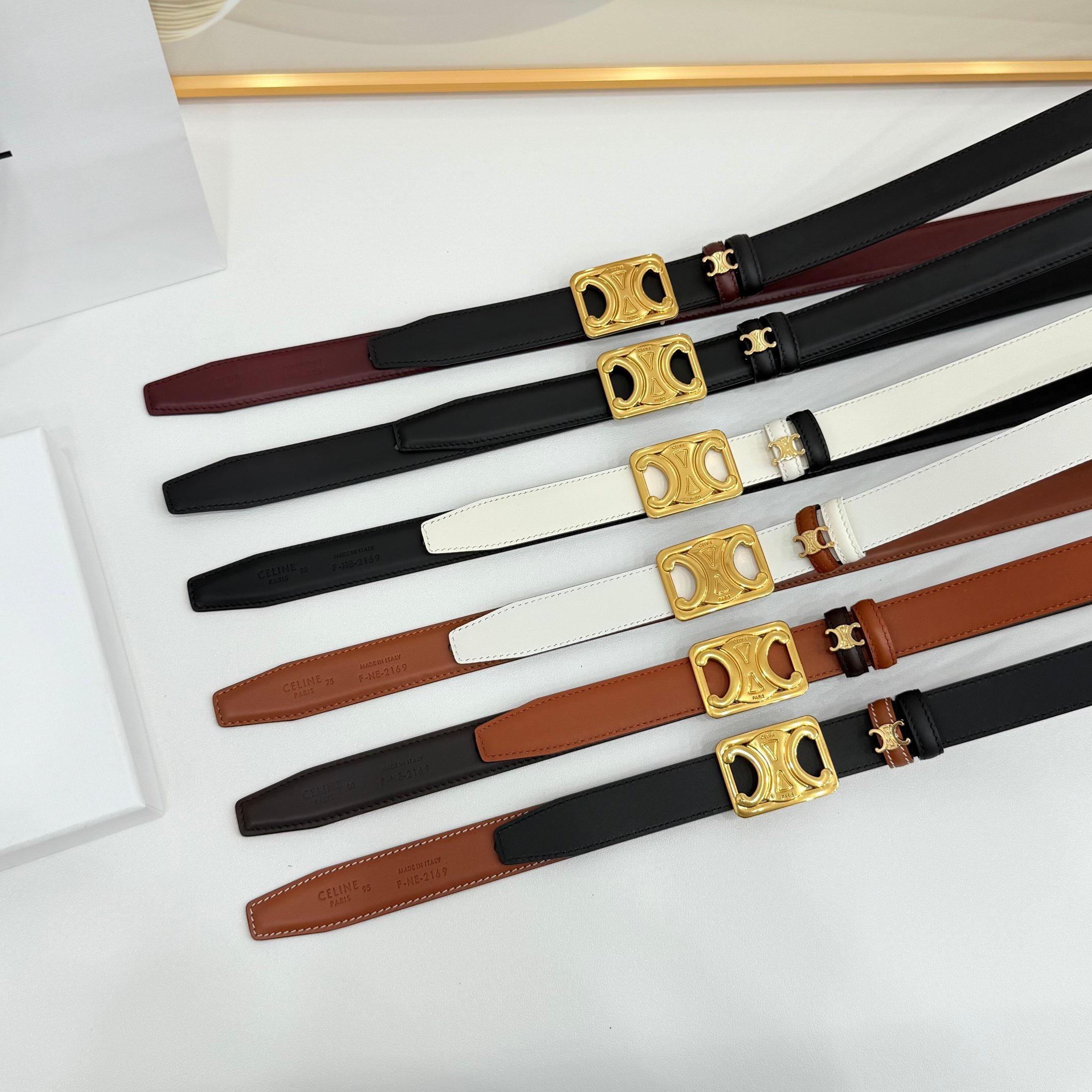 !Celine 赛琳 2.5cm凯旋门新款 双面彩色带身上新双面头层小牛皮，质感细腻，丝滑，高端品质，做