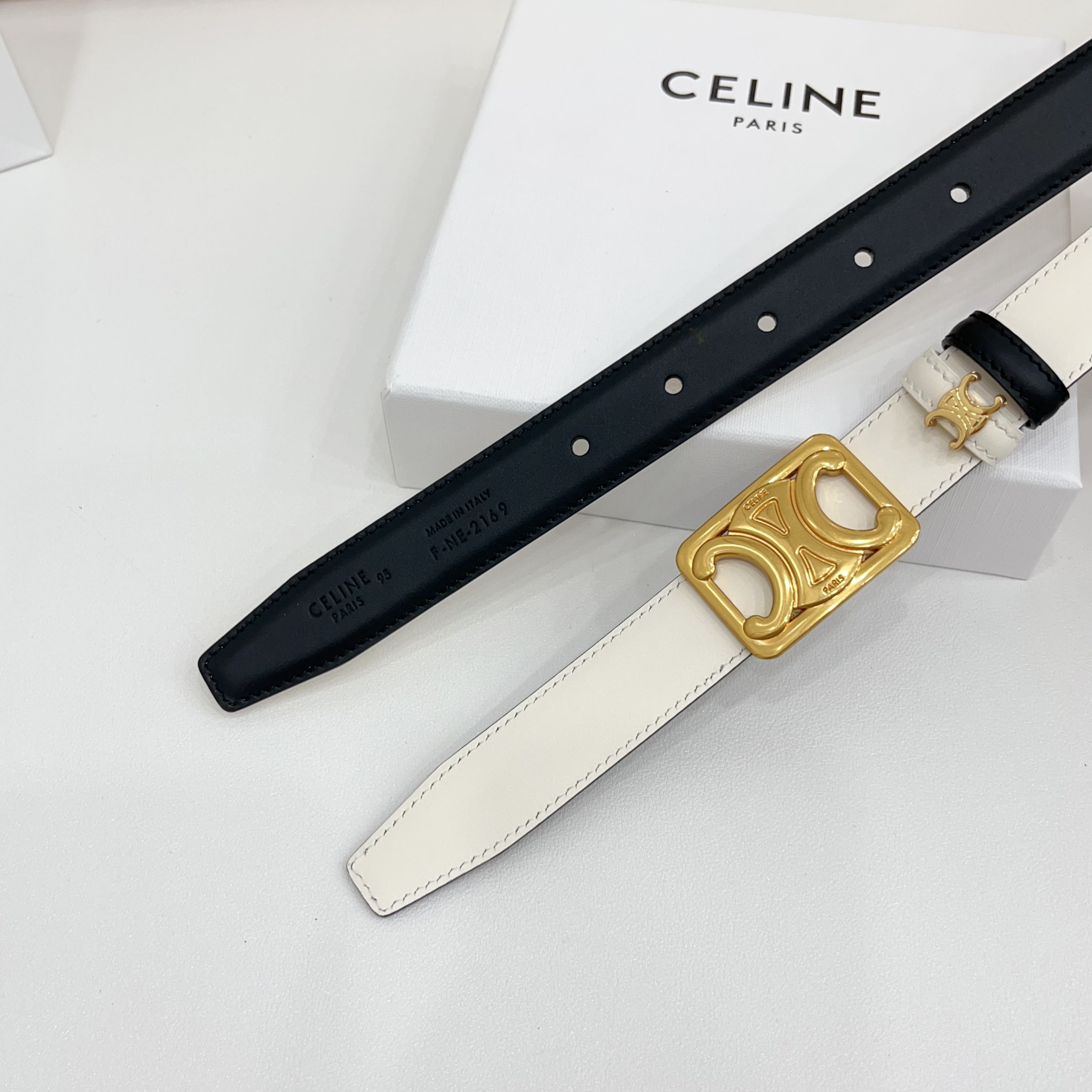 Celine 赛琳 2.5cm凯旋门新款 双面彩色带身上新双面头层小牛皮，质感细腻，丝滑，高端品质，做工
