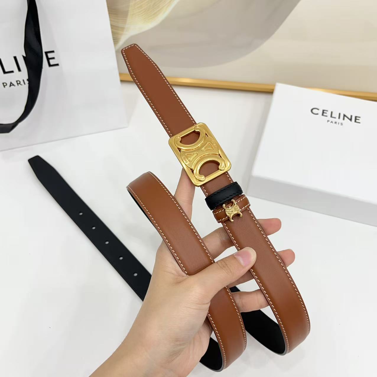 Celine 赛琳 2.5cm凯旋门新款 双面彩色带身上新双面头层小牛皮，质感细腻，丝滑，高端品质，做工