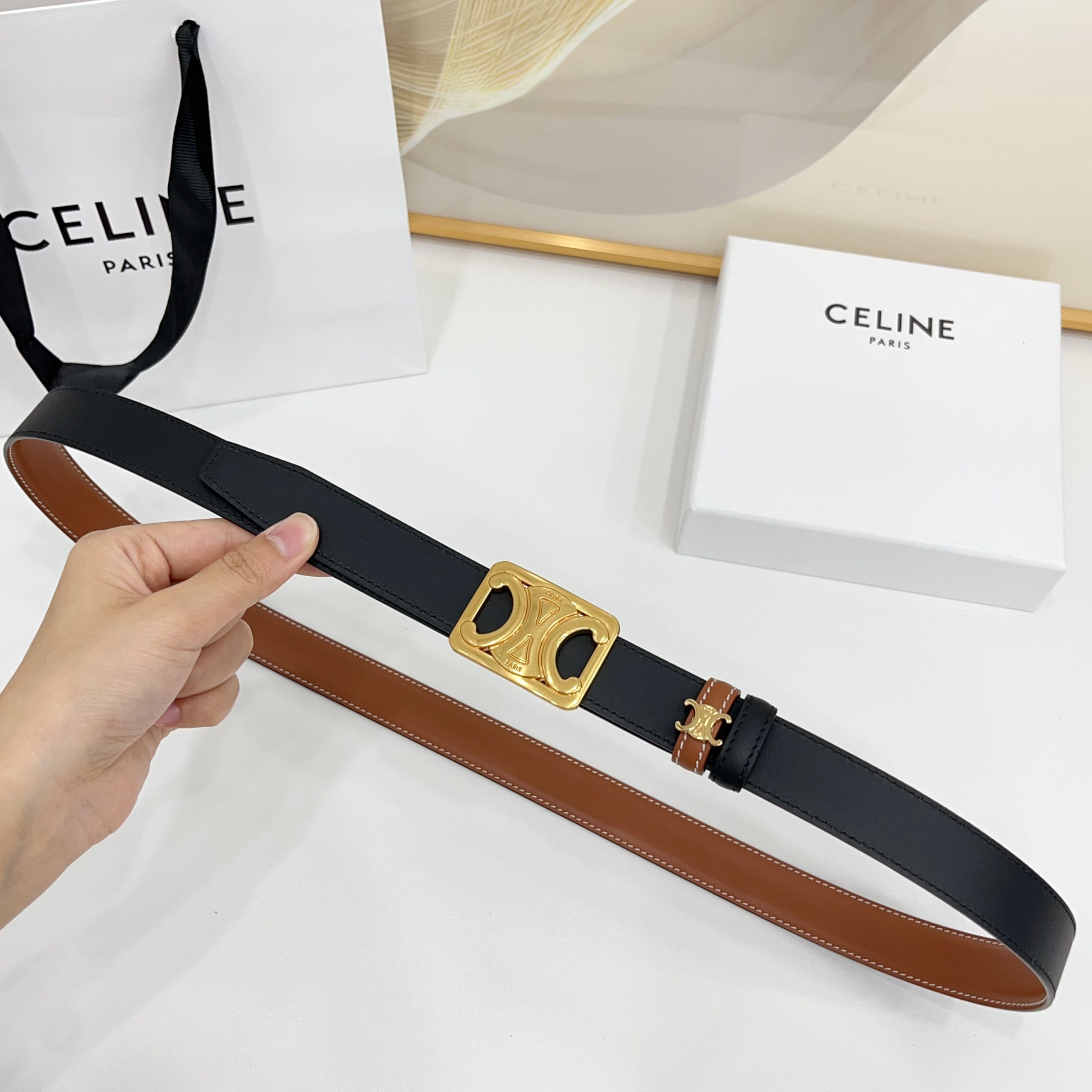 Celine 赛琳 2.5cm凯旋门新款 双面彩色带身上新双面头层小牛皮，质感细腻，丝滑，高端品质，做工