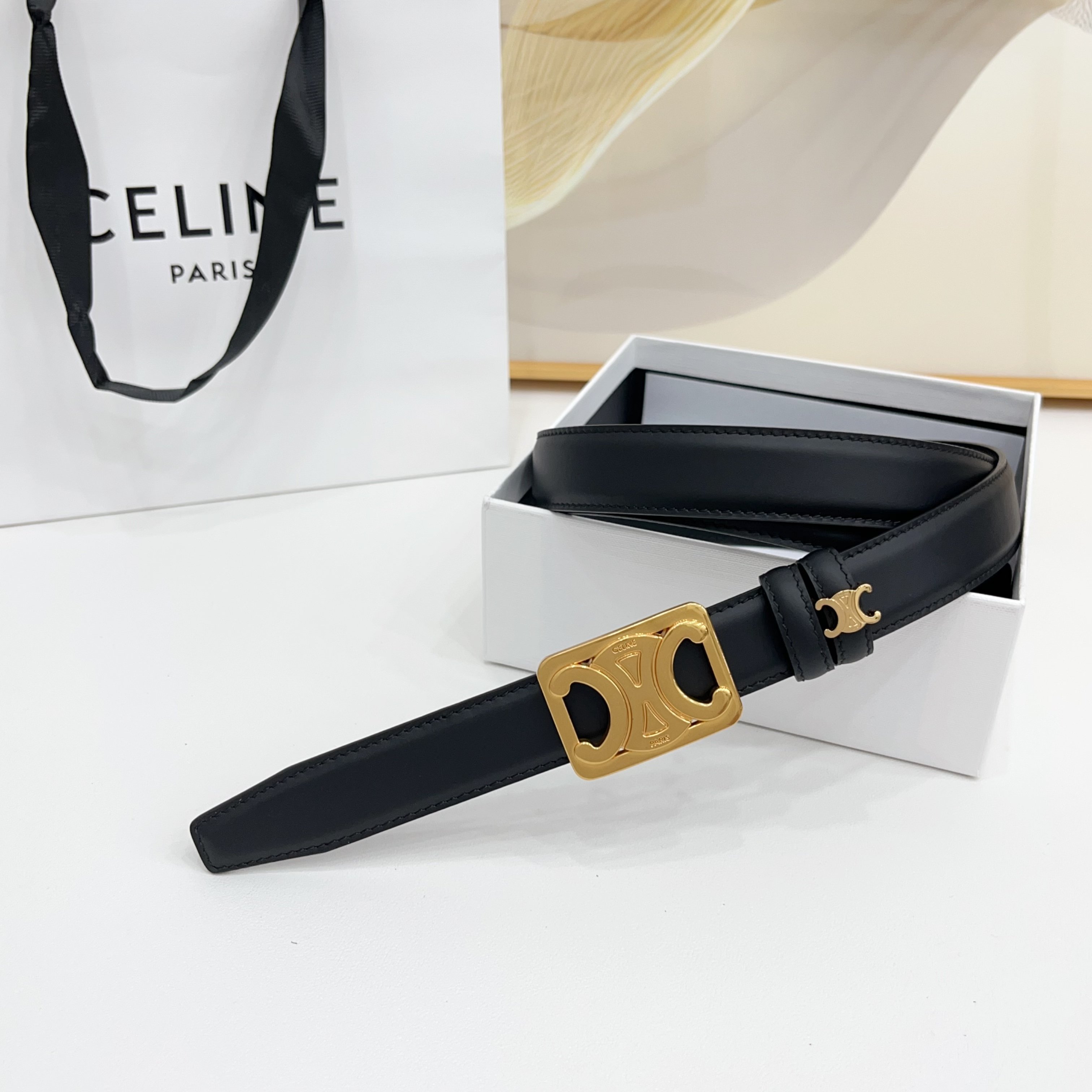 Celine 赛琳 2.5cm凯旋门新款 双面彩色带身上新双面头层小牛皮，质感细腻，丝滑，高端品质，做工