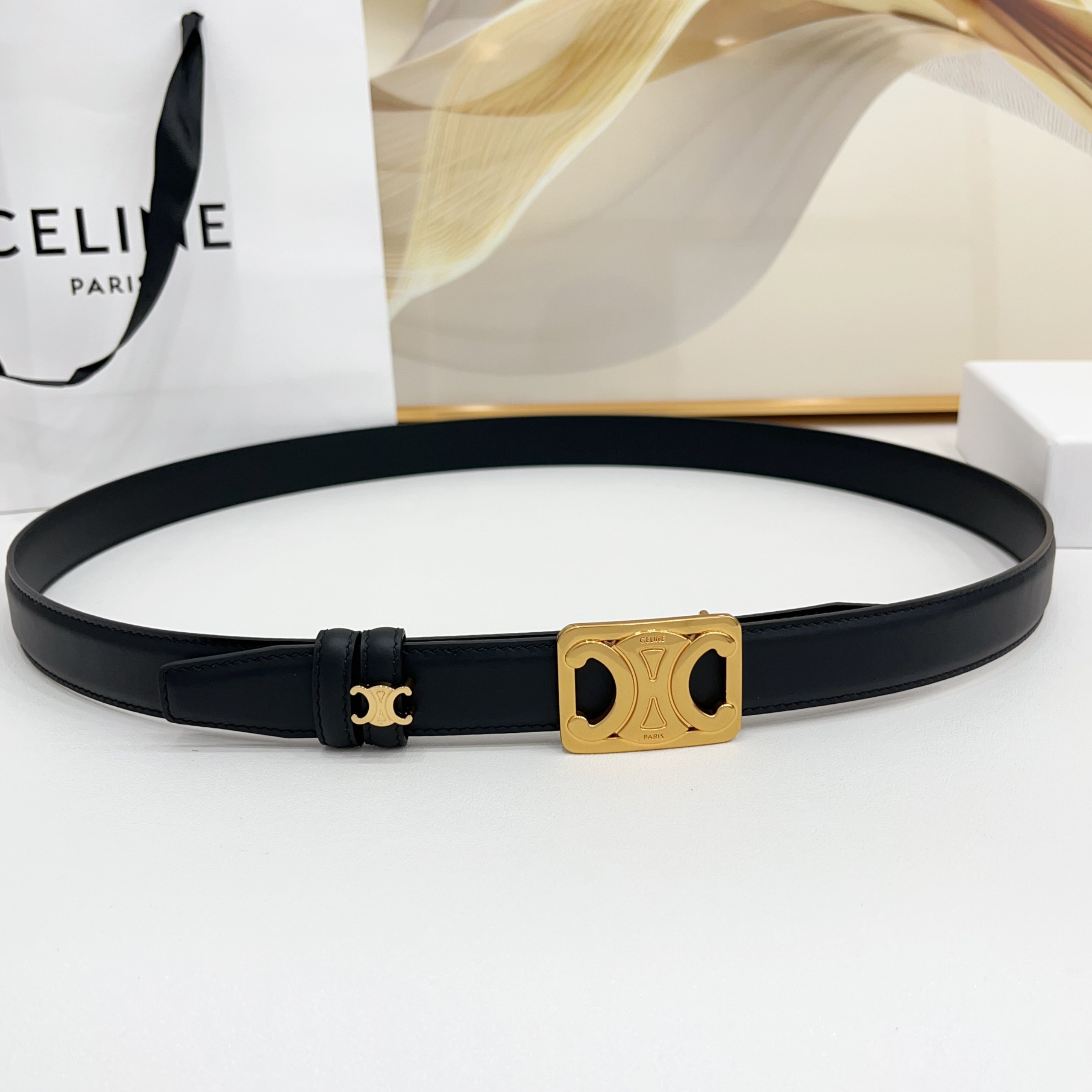 Celine 赛琳 2.5cm凯旋门新款 双面彩色带身上新双面头层小牛皮，质感细腻，丝滑，高端品质，做工