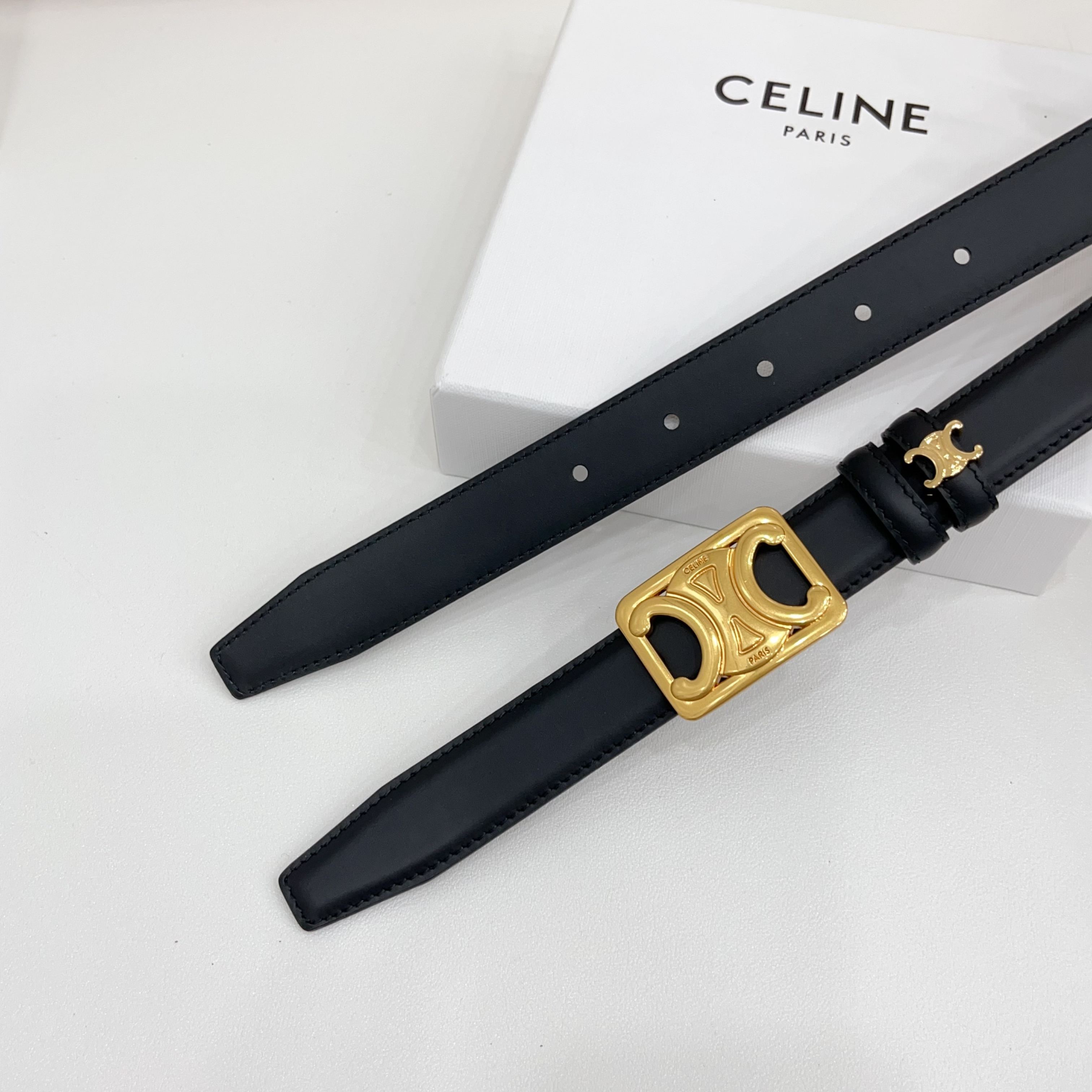 Celine 赛琳 2.5cm凯旋门新款 双面彩色带身上新双面头层小牛皮，质感细腻，丝滑，高端品质，做工