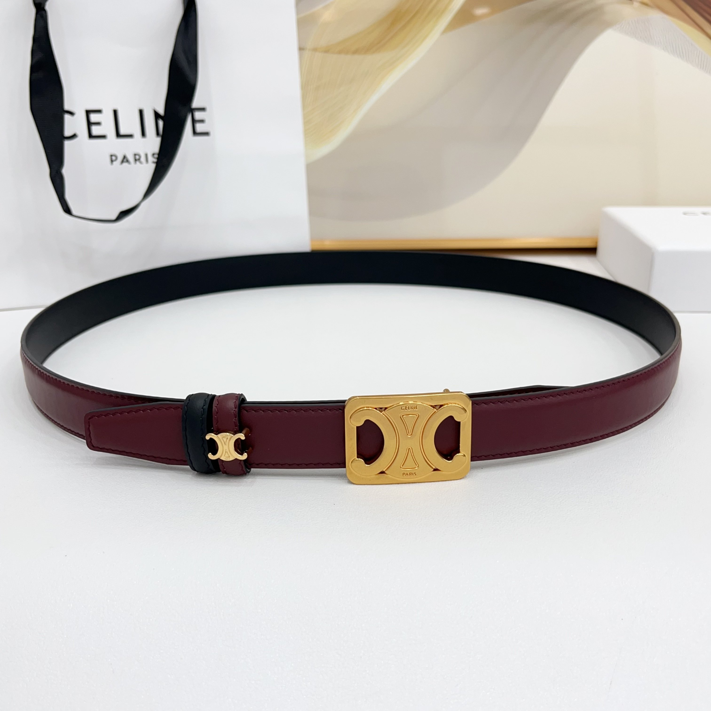 Celine 赛琳 2.5cm凯旋门新款 双面彩色带身上新双面头层小牛皮，质感细腻，丝滑，高端品质，做工