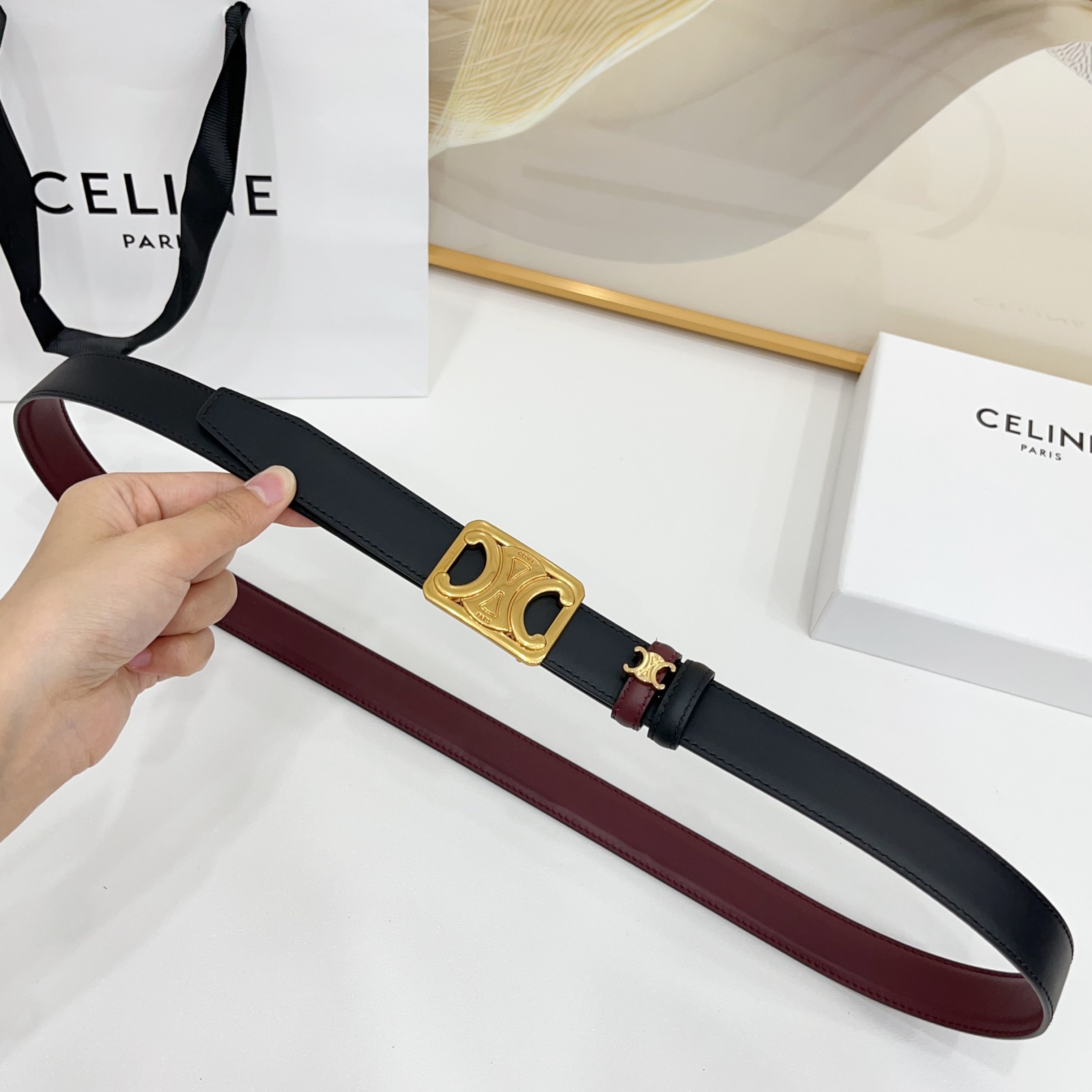 Celine 赛琳 2.5cm凯旋门新款 双面彩色带身上新双面头层小牛皮，质感细腻，丝滑，高端品质，做工