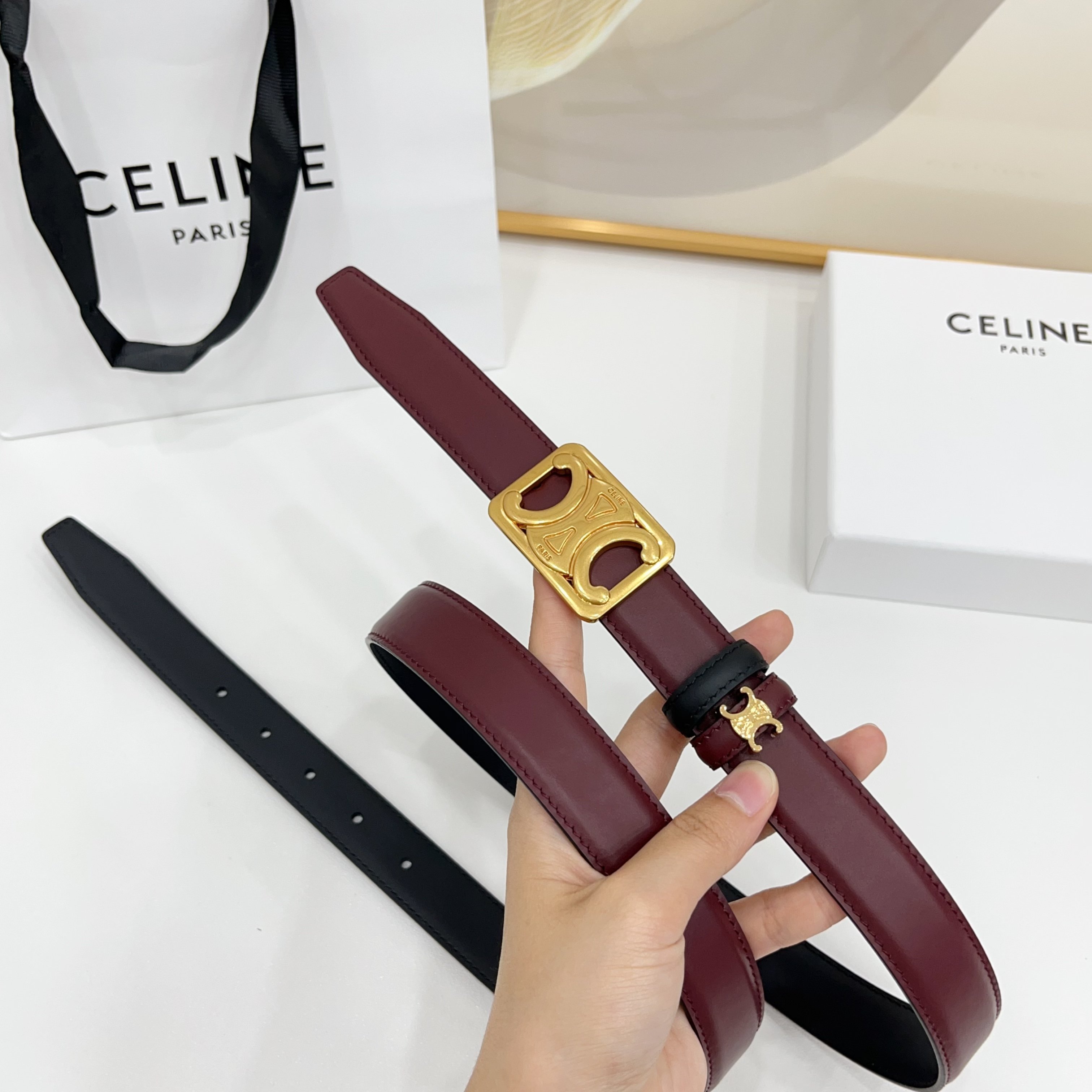 Celine 赛琳 2.5cm凯旋门新款 双面彩色带身上新双面头层小牛皮，质感细腻，丝滑，高端品质，做工