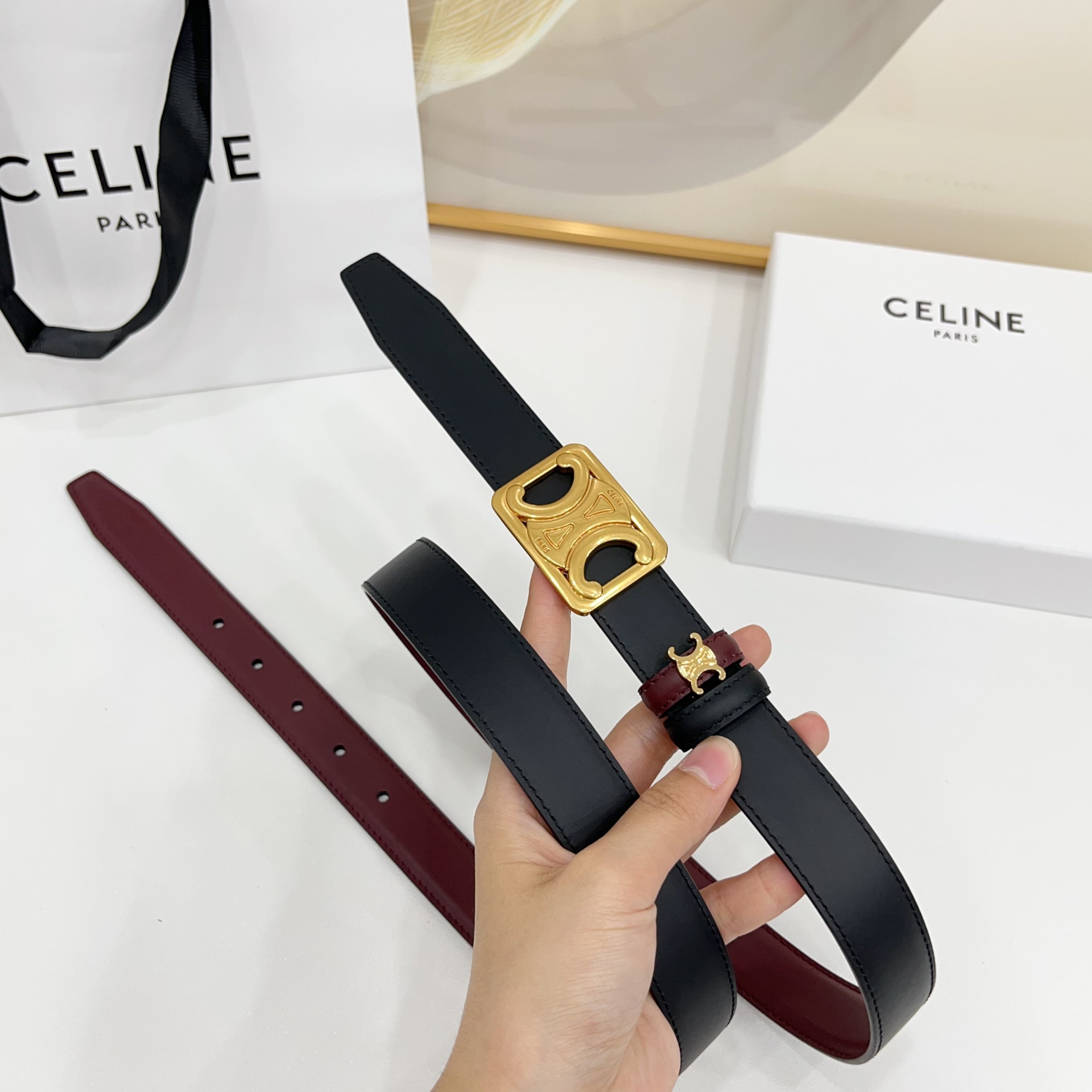 Celine 赛琳 2.5cm凯旋门新款 双面彩色带身上新双面头层小牛皮，质感细腻，丝滑，高端品质，做工