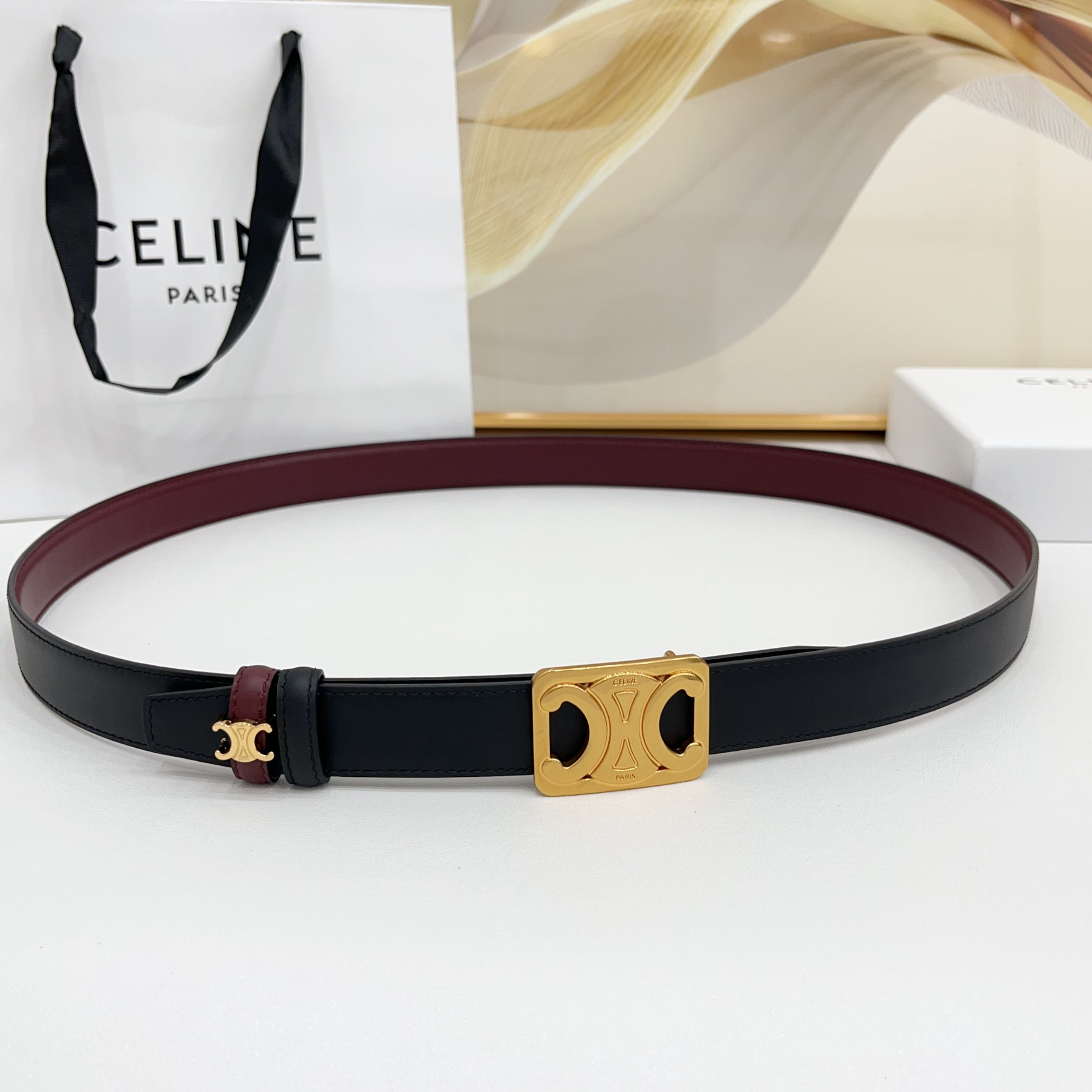 Celine 赛琳 2.5cm凯旋门新款 双面彩色带身上新双面头层小牛皮，质感细腻，丝滑，高端品质，做工