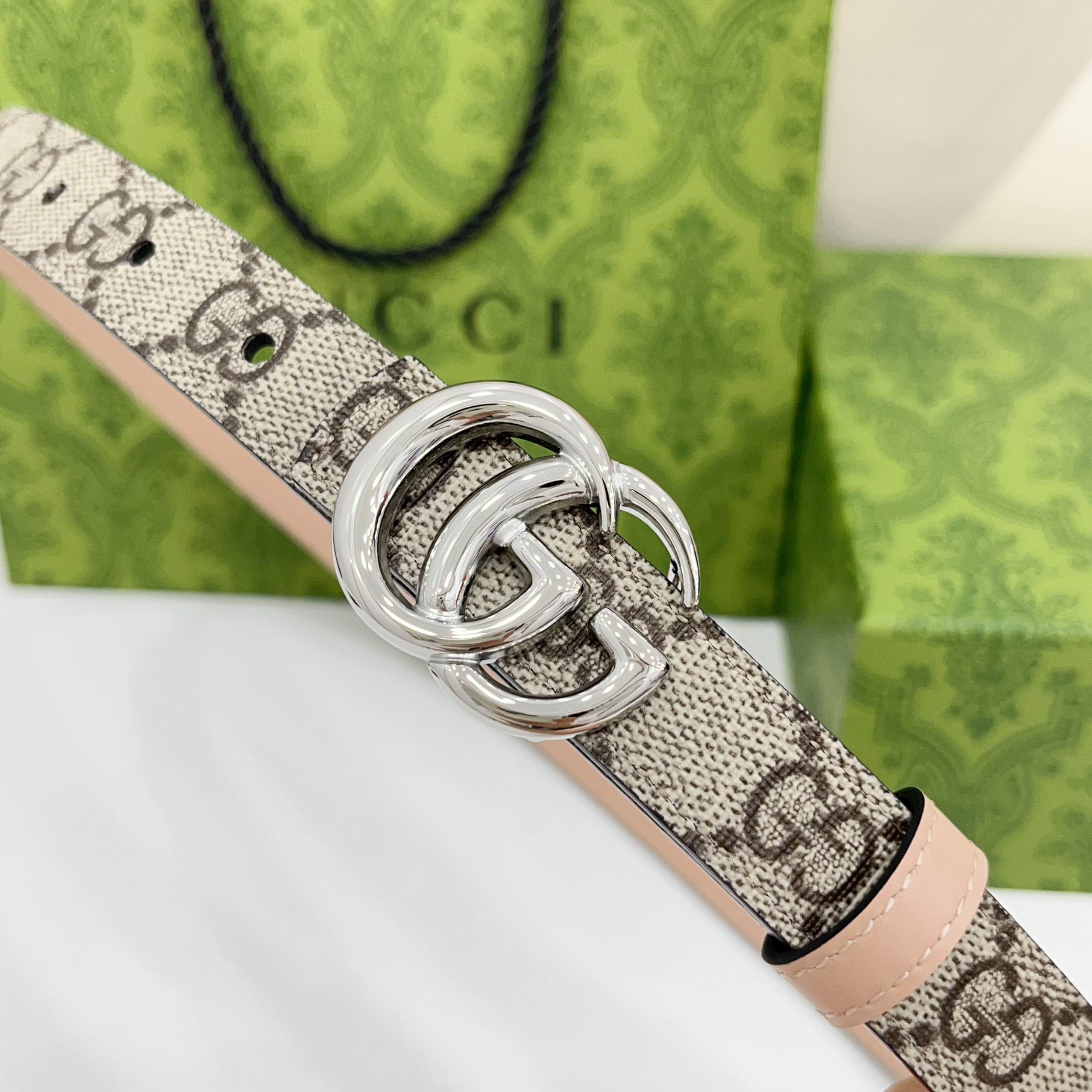 Gucci 2.0cm经典防水布料搭配头层牛皮底，经典双C挂扣，对官网浅金扣，银色扣，时尚百搭！