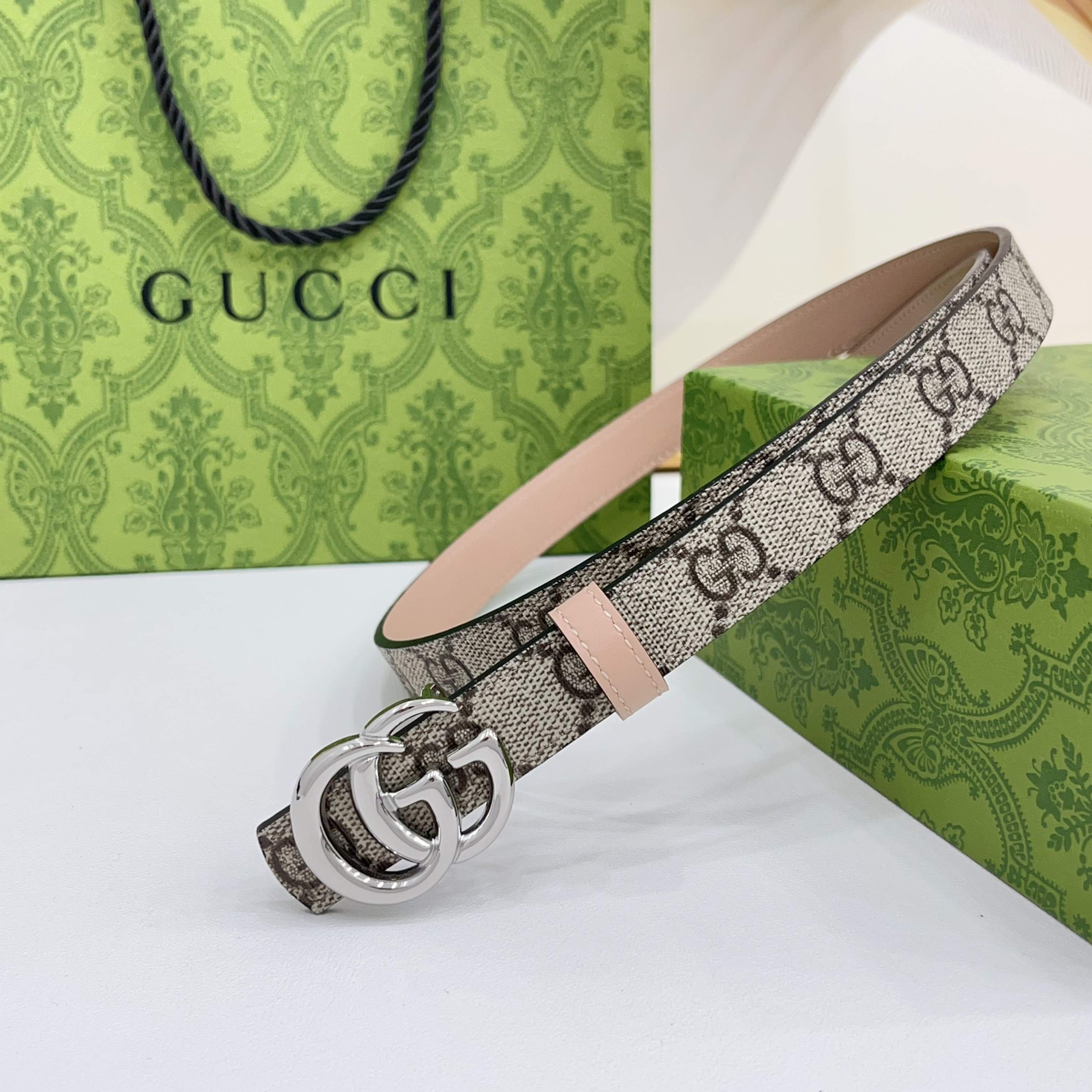 Gucci 2.0cm经典防水布料搭配头层牛皮底，经典双C挂扣，对官网浅金扣，银色扣，时尚百搭！
