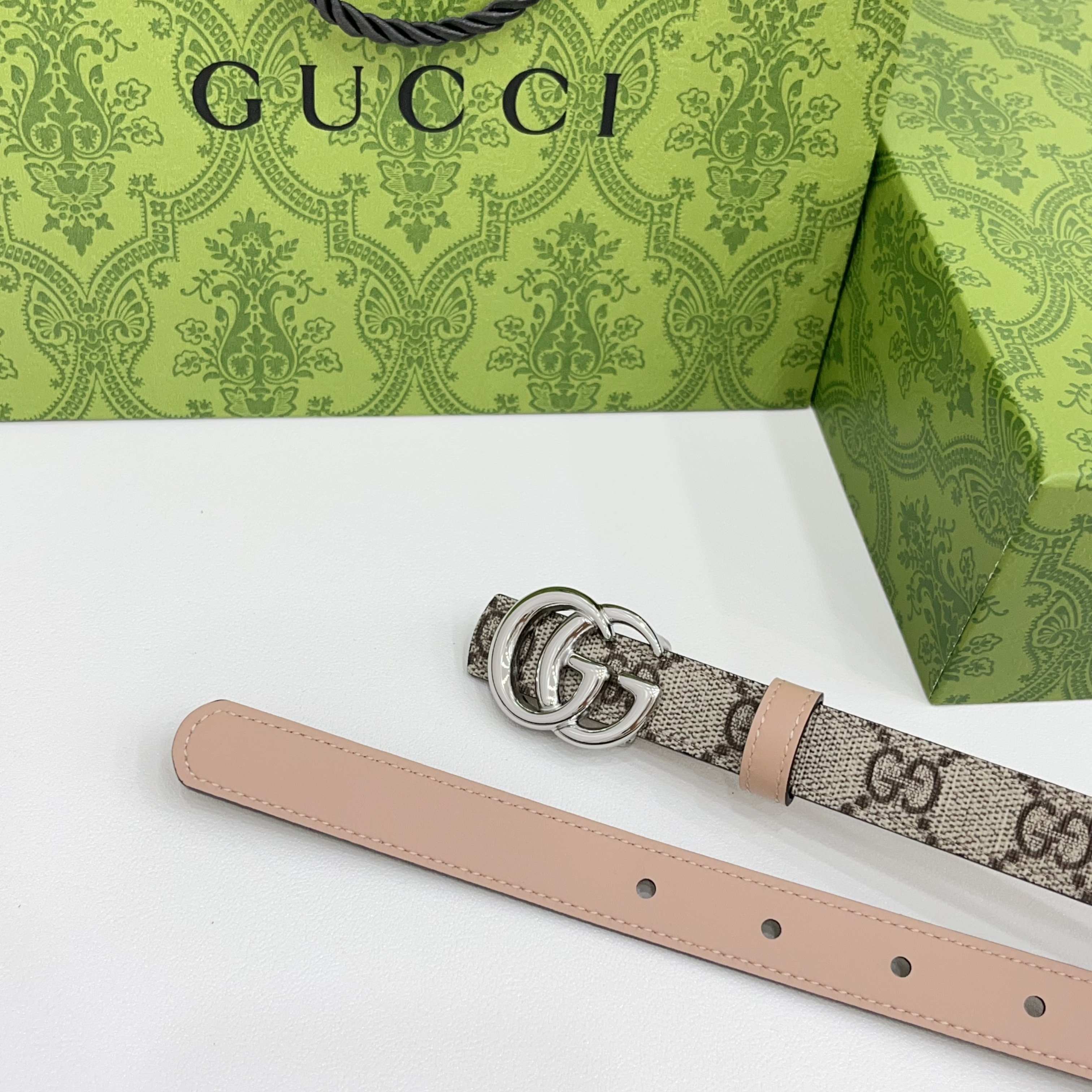 Gucci 2.0cm经典防水布料搭配头层牛皮底，经典双C挂扣，对官网浅金扣，银色扣，时尚百搭！