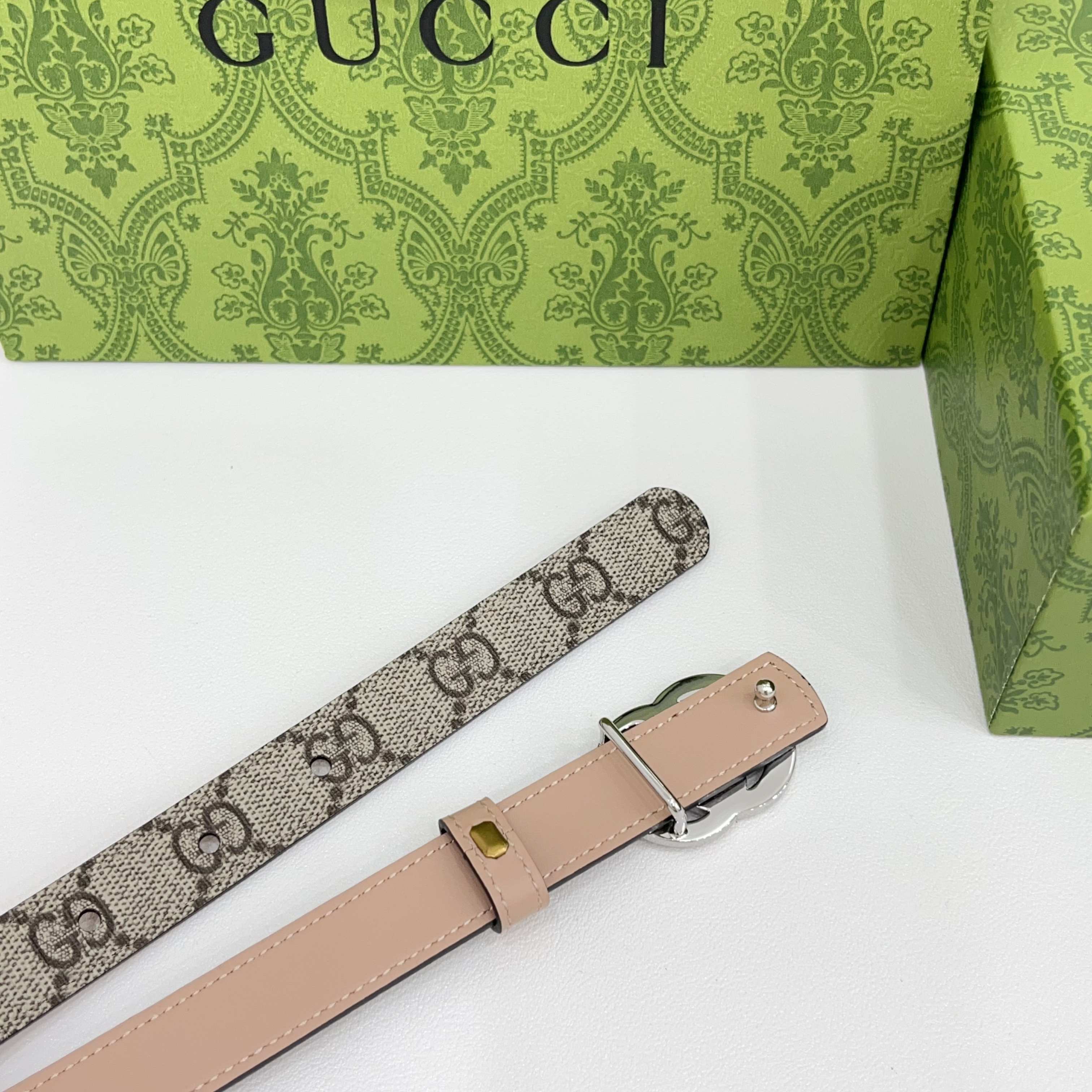Gucci 2.0cm经典防水布料搭配头层牛皮底，经典双C挂扣，对官网浅金扣，银色扣，时尚百搭！