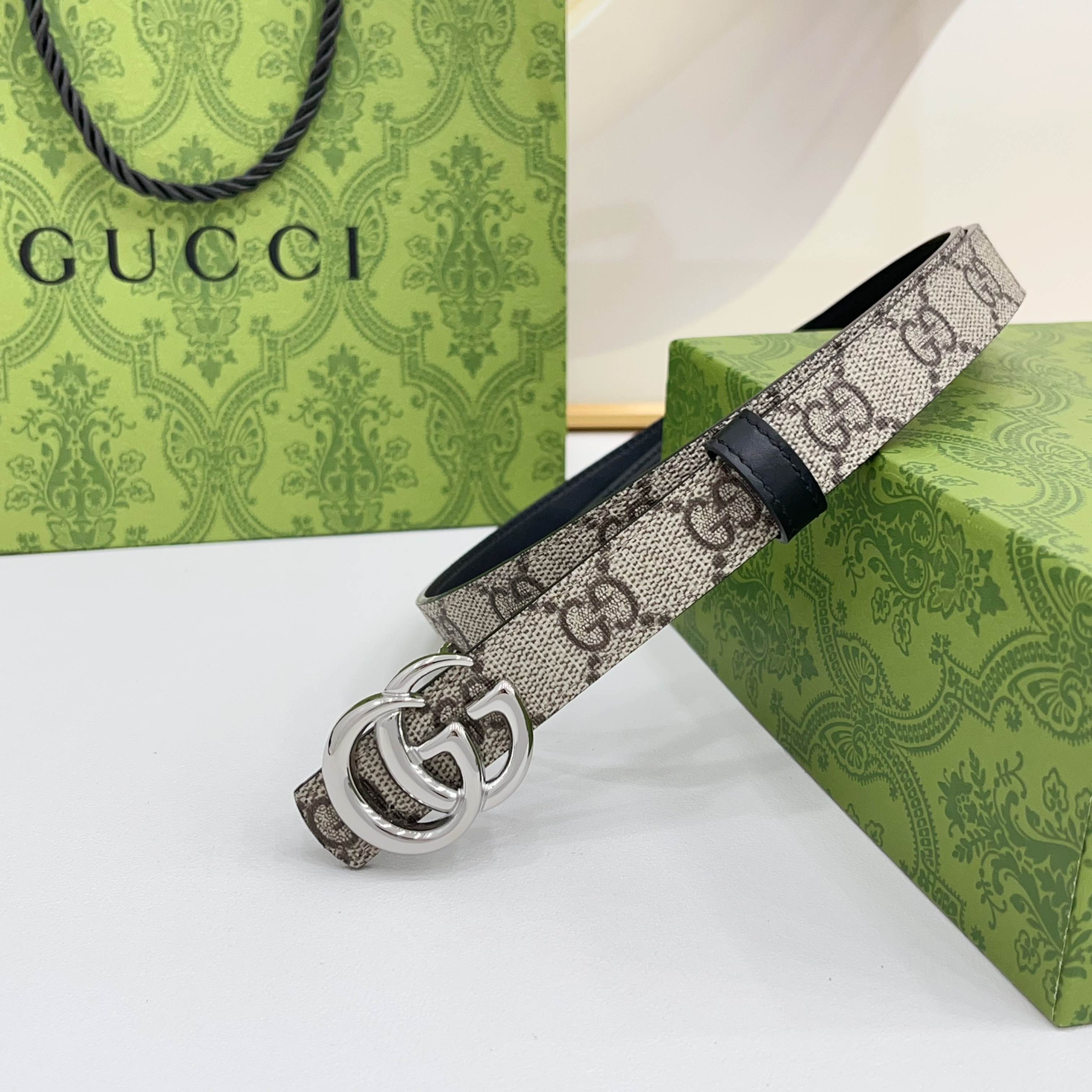 Gucci 2.0cm经典防水布料搭配头层牛皮底，经典双C挂扣，对官网浅金扣，银色扣，时尚百搭！