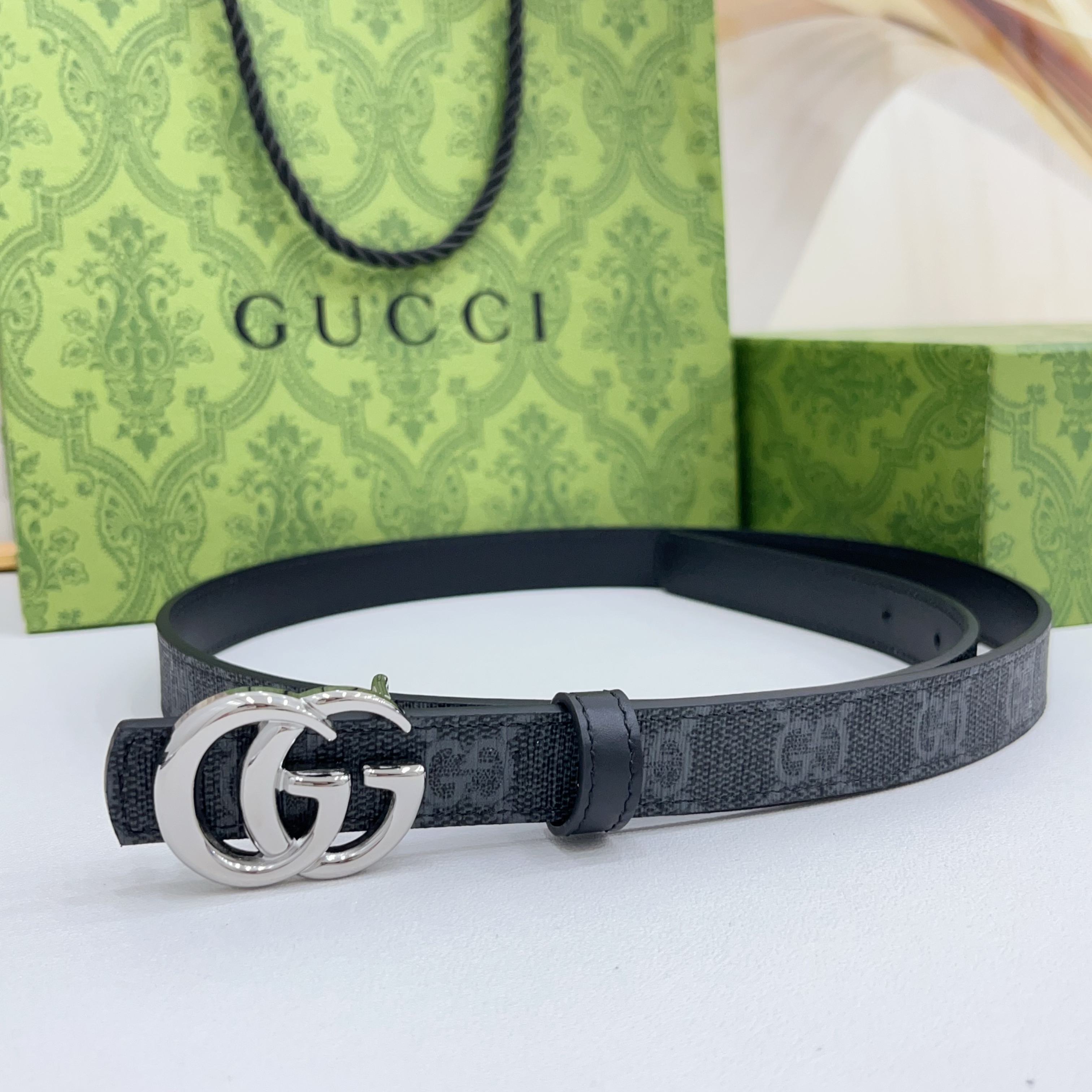 Gucci 2.0cm经典防水布料搭配头层牛皮底，经典双C挂扣，对官网浅金扣，银色扣，时尚百搭！