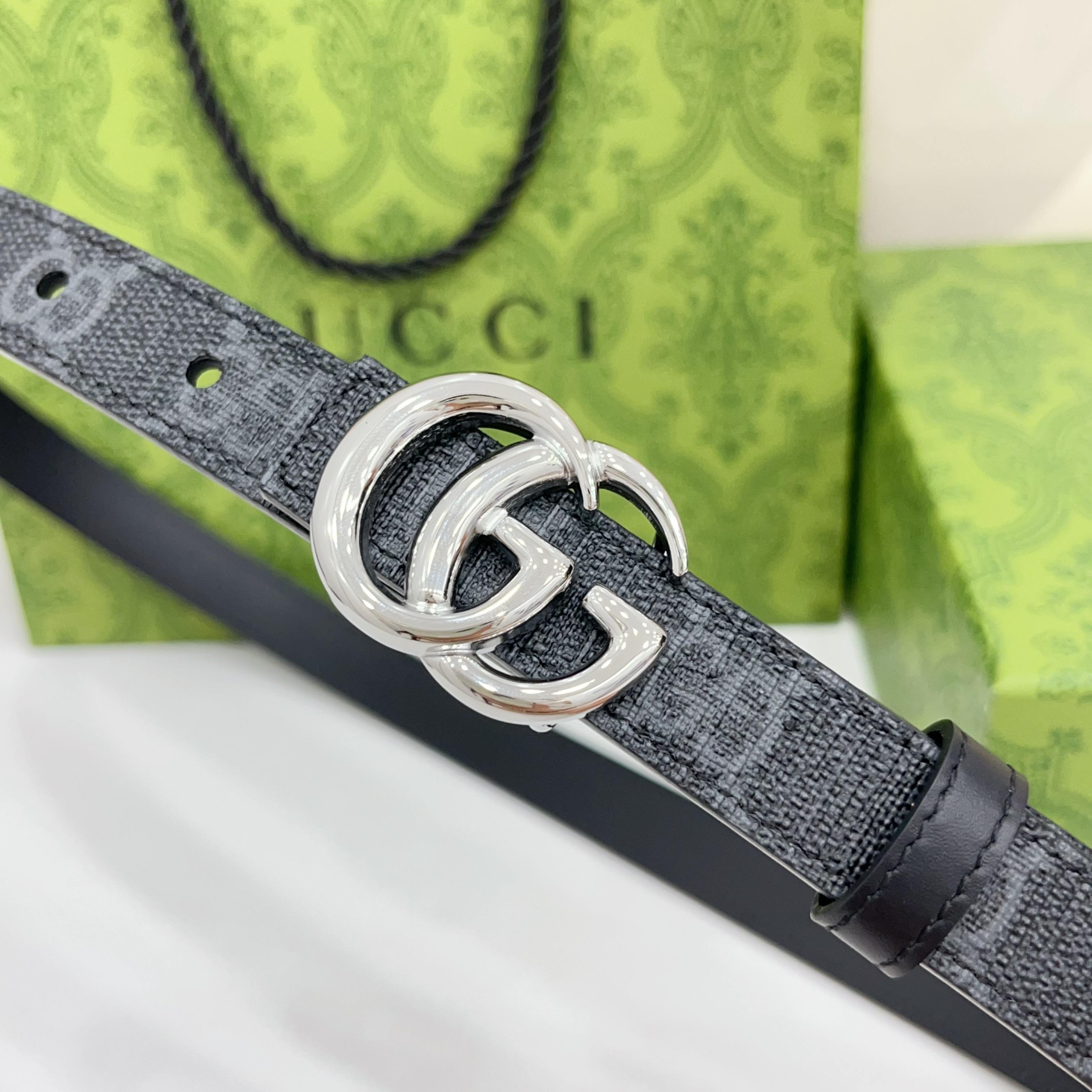 Gucci 2.0cm经典防水布料搭配头层牛皮底，经典双C挂扣，对官网浅金扣，银色扣，时尚百搭！