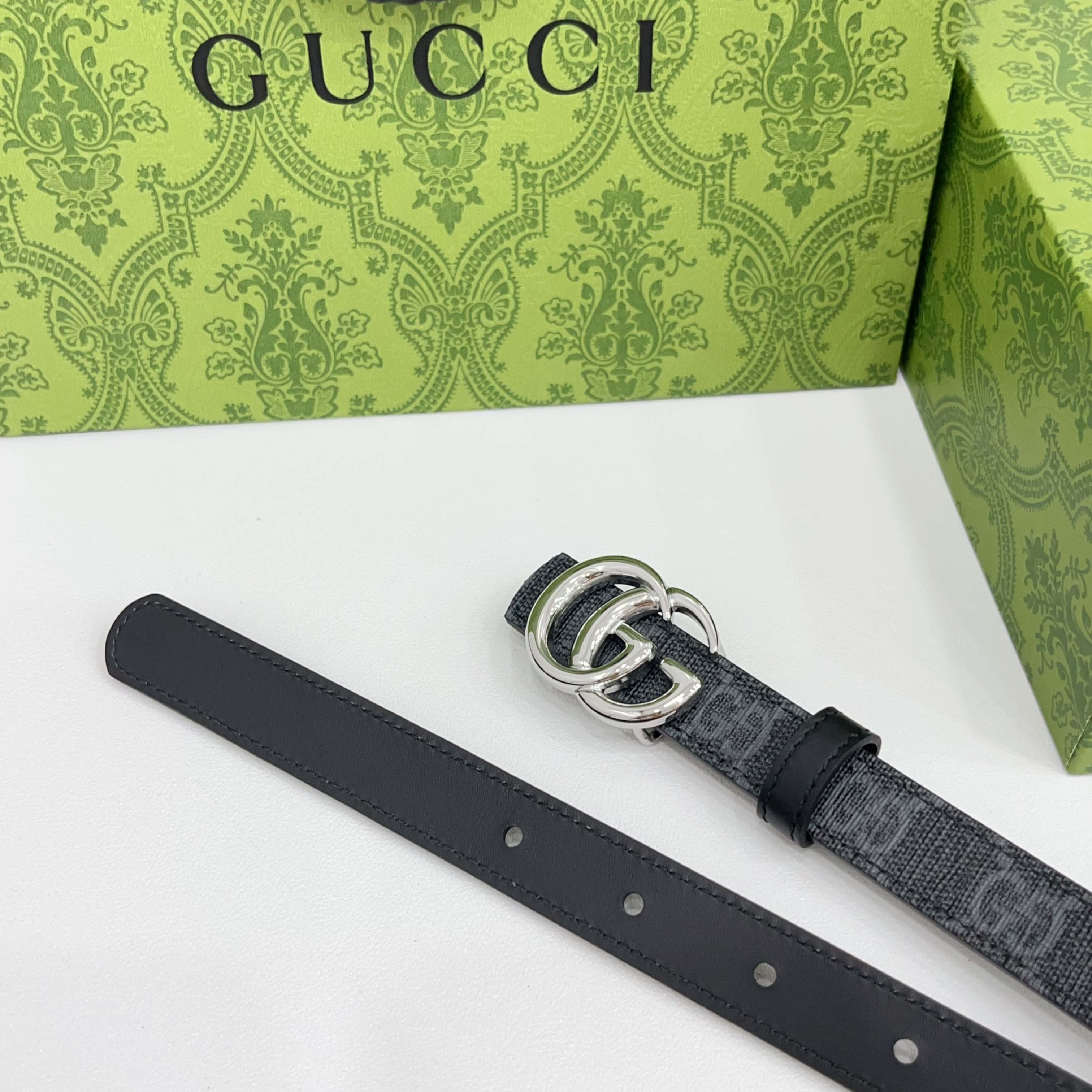 Gucci 2.0cm经典防水布料搭配头层牛皮底，经典双C挂扣，对官网浅金扣，银色扣，时尚百搭！