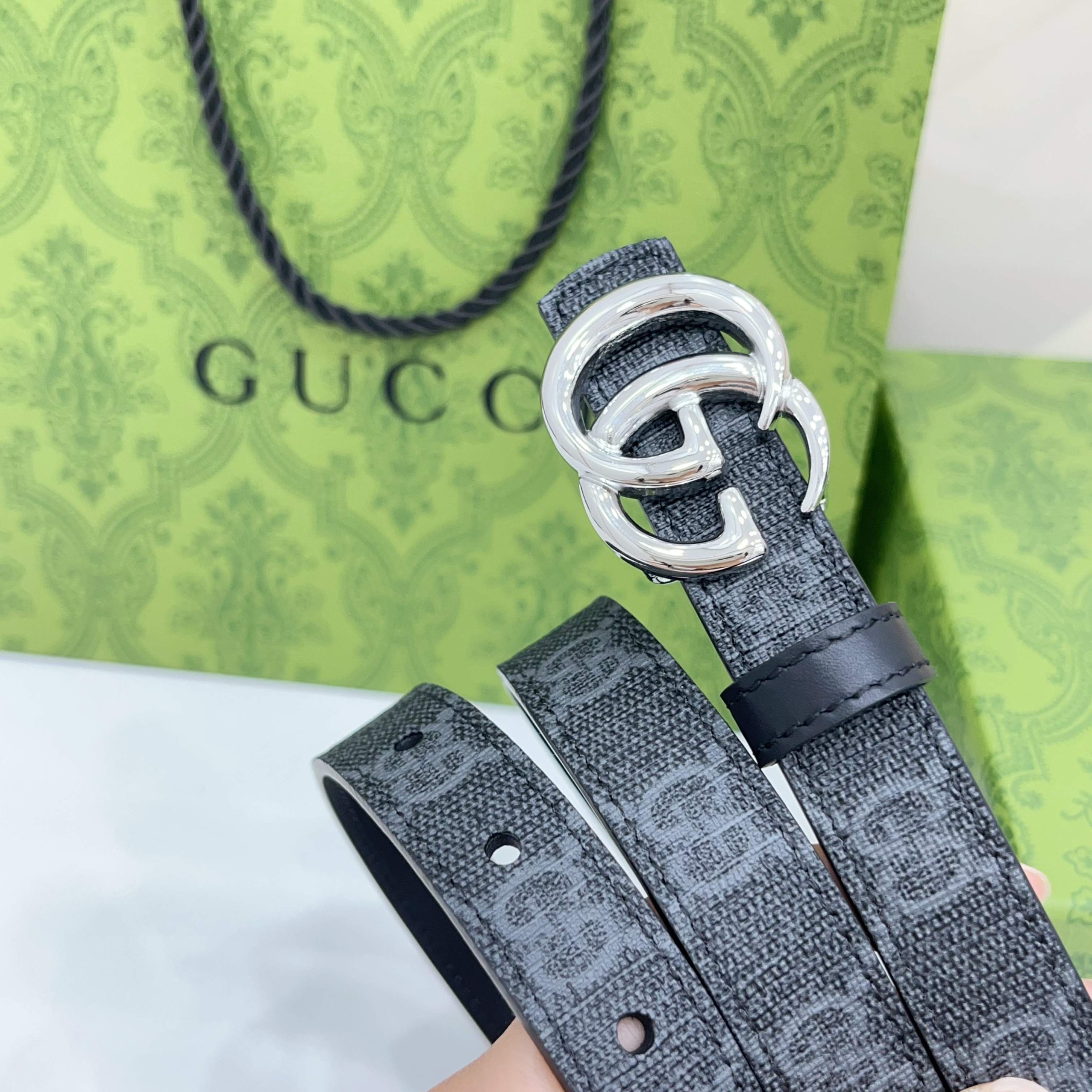 Gucci 2.0cm经典防水布料搭配头层牛皮底，经典双C挂扣，对官网浅金扣，银色扣，时尚百搭！