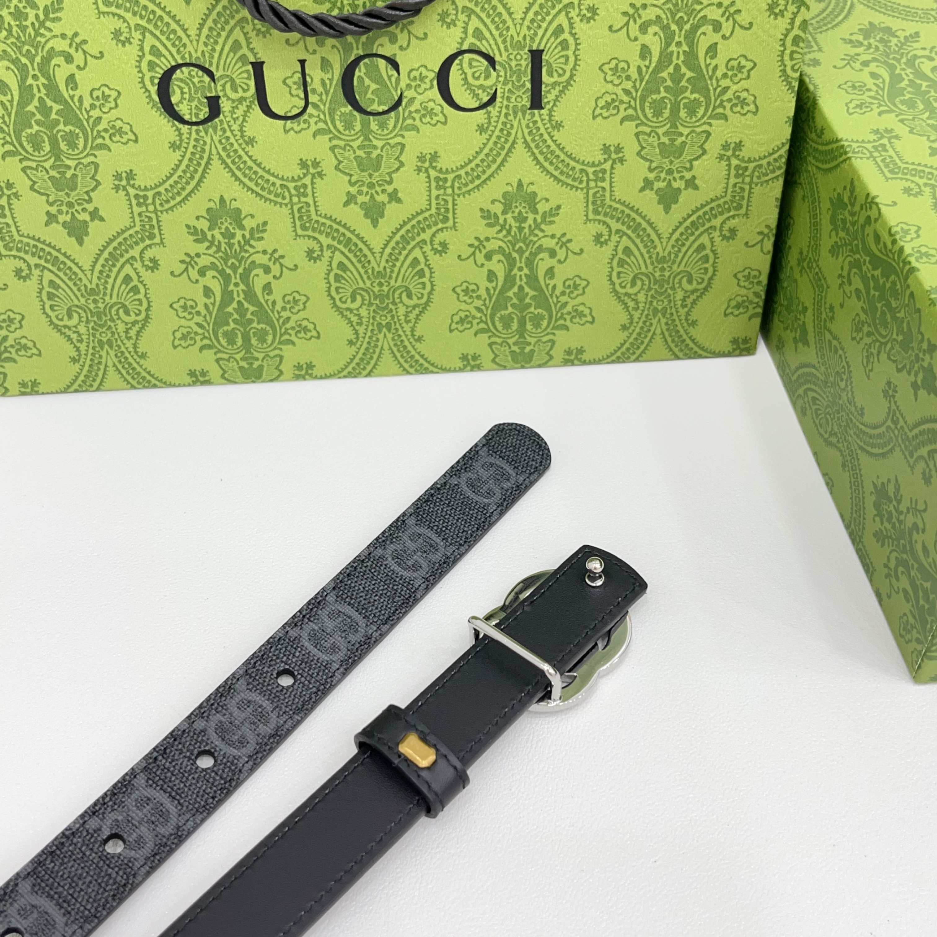 Gucci 2.0cm经典防水布料搭配头层牛皮底，经典双C挂扣，对官网浅金扣，银色扣，时尚百搭！