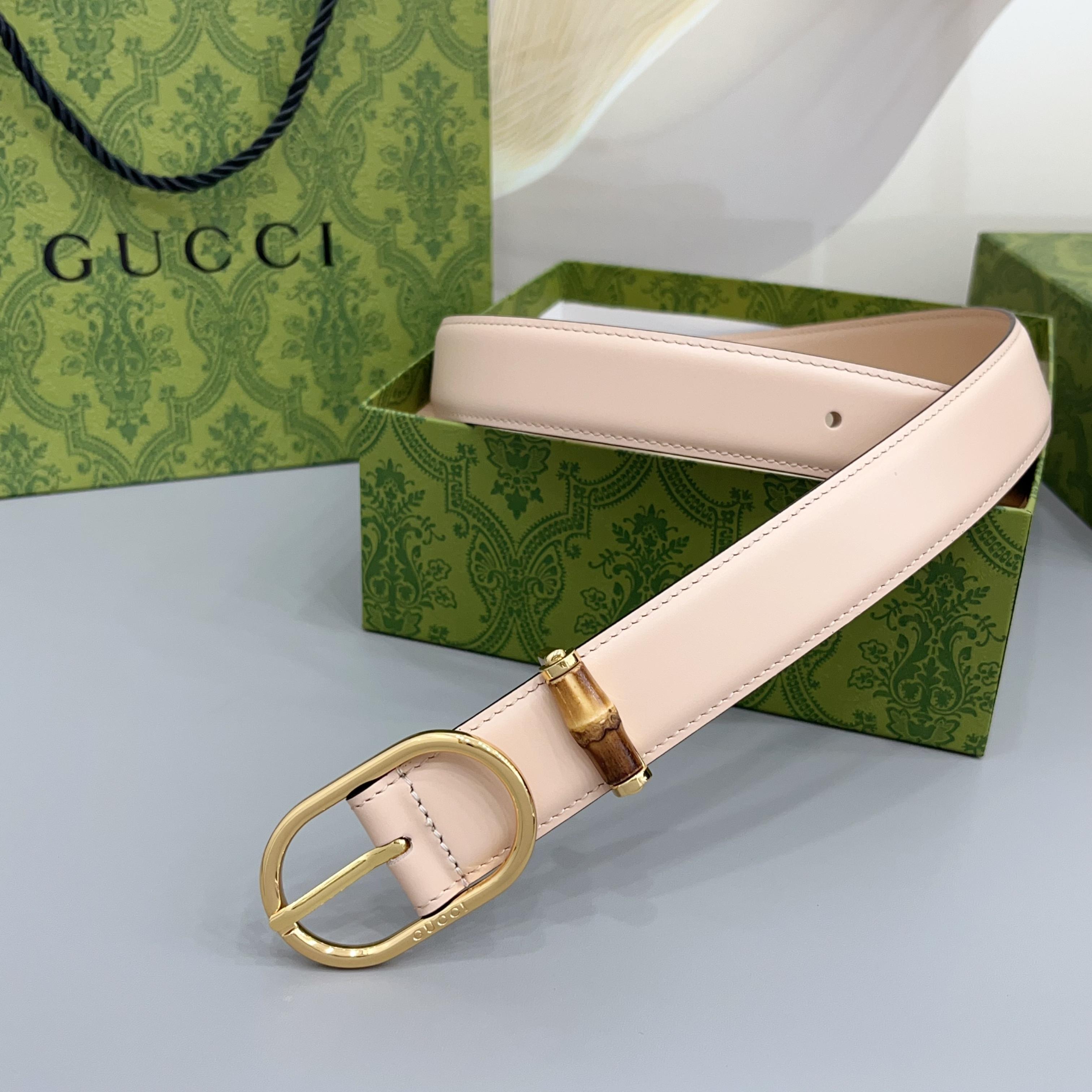 Gucci 古驰 3.0cm这款引人注目的皮质腰带被作为 Cruise 2026 系列作品的一部分推出，