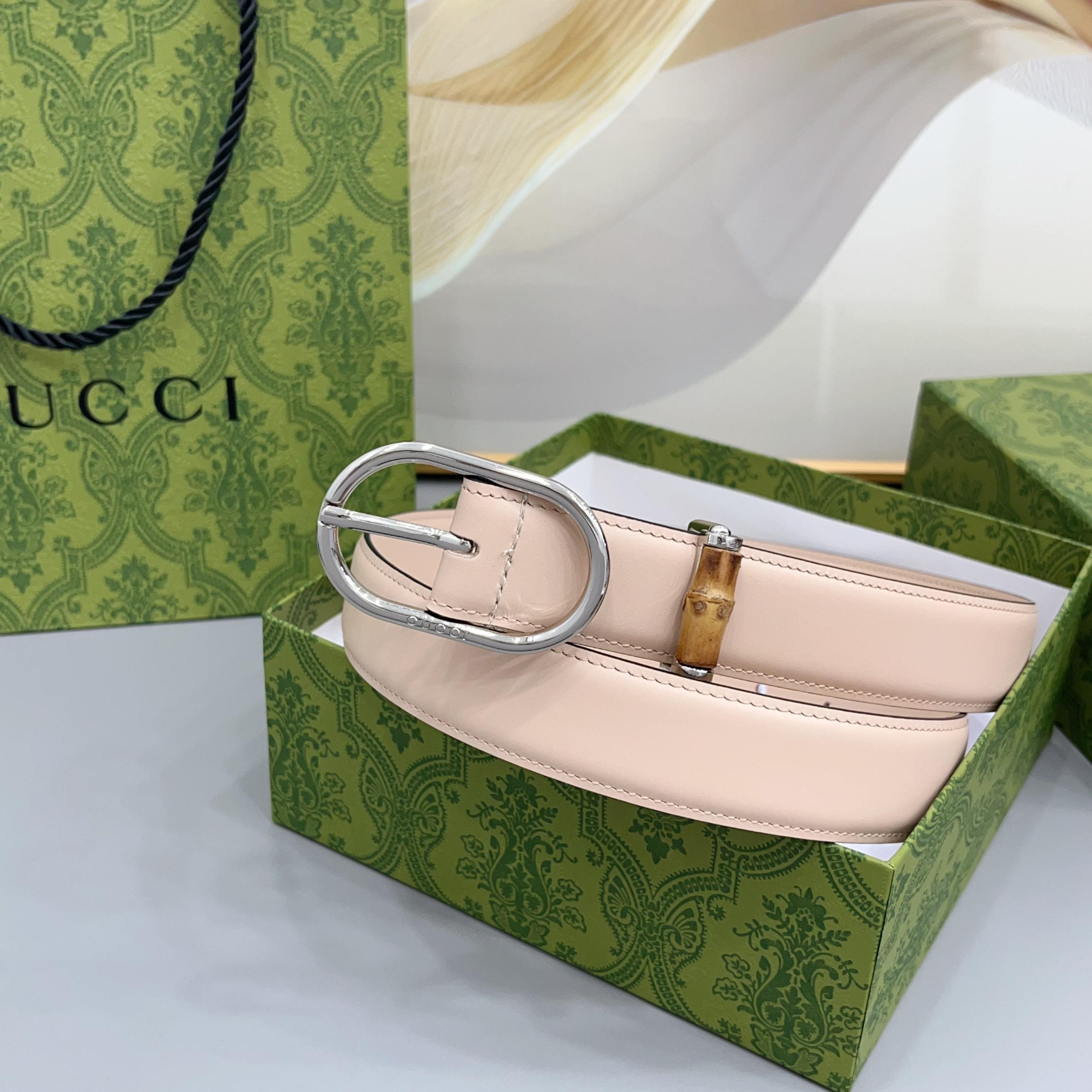 Gucci 古驰 3.0cm这款引人注目的皮质腰带被作为 Cruise 2026 系列作品的一部分推出，