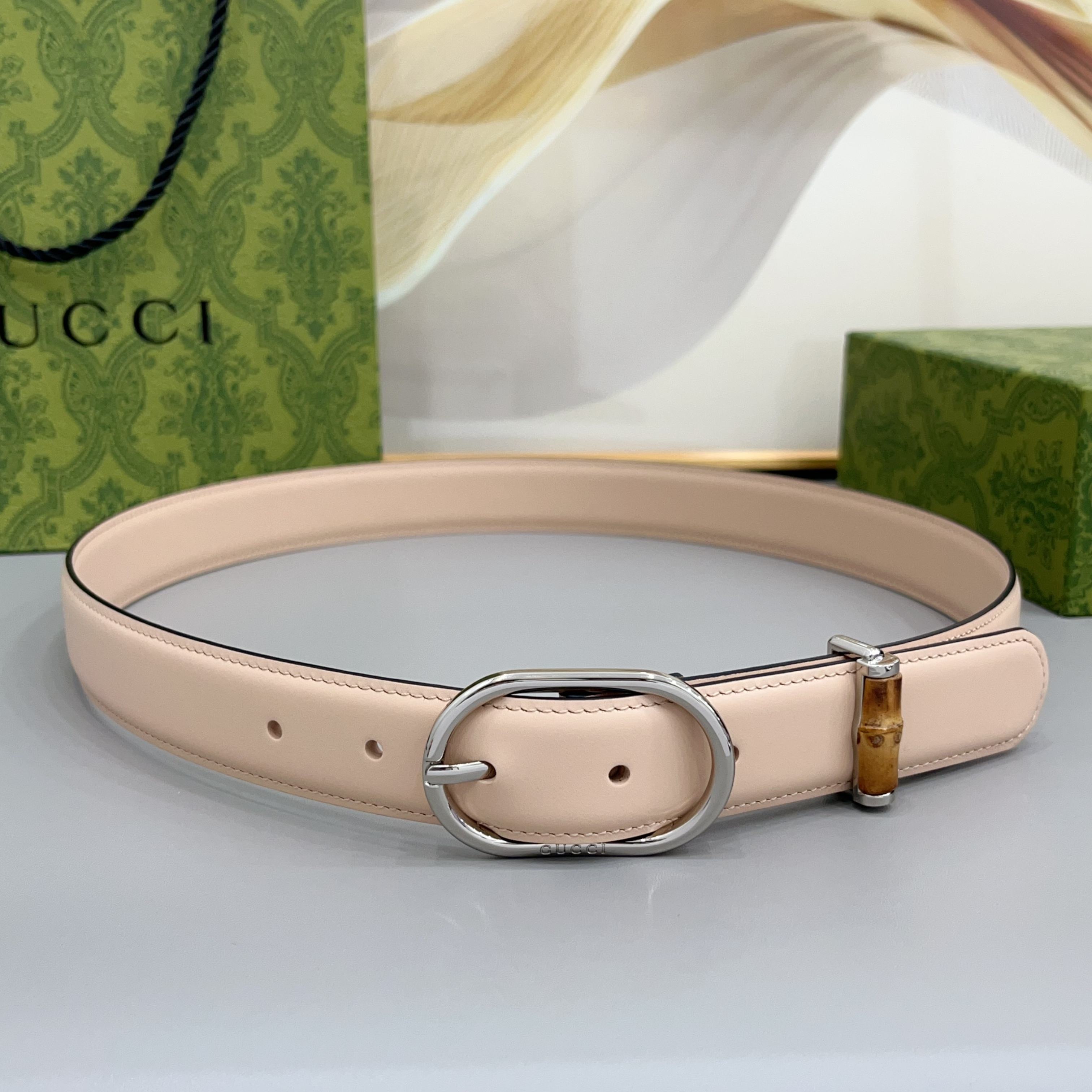 Gucci 古驰 3.0cm这款引人注目的皮质腰带被作为 Cruise 2026 系列作品的一部分推出，