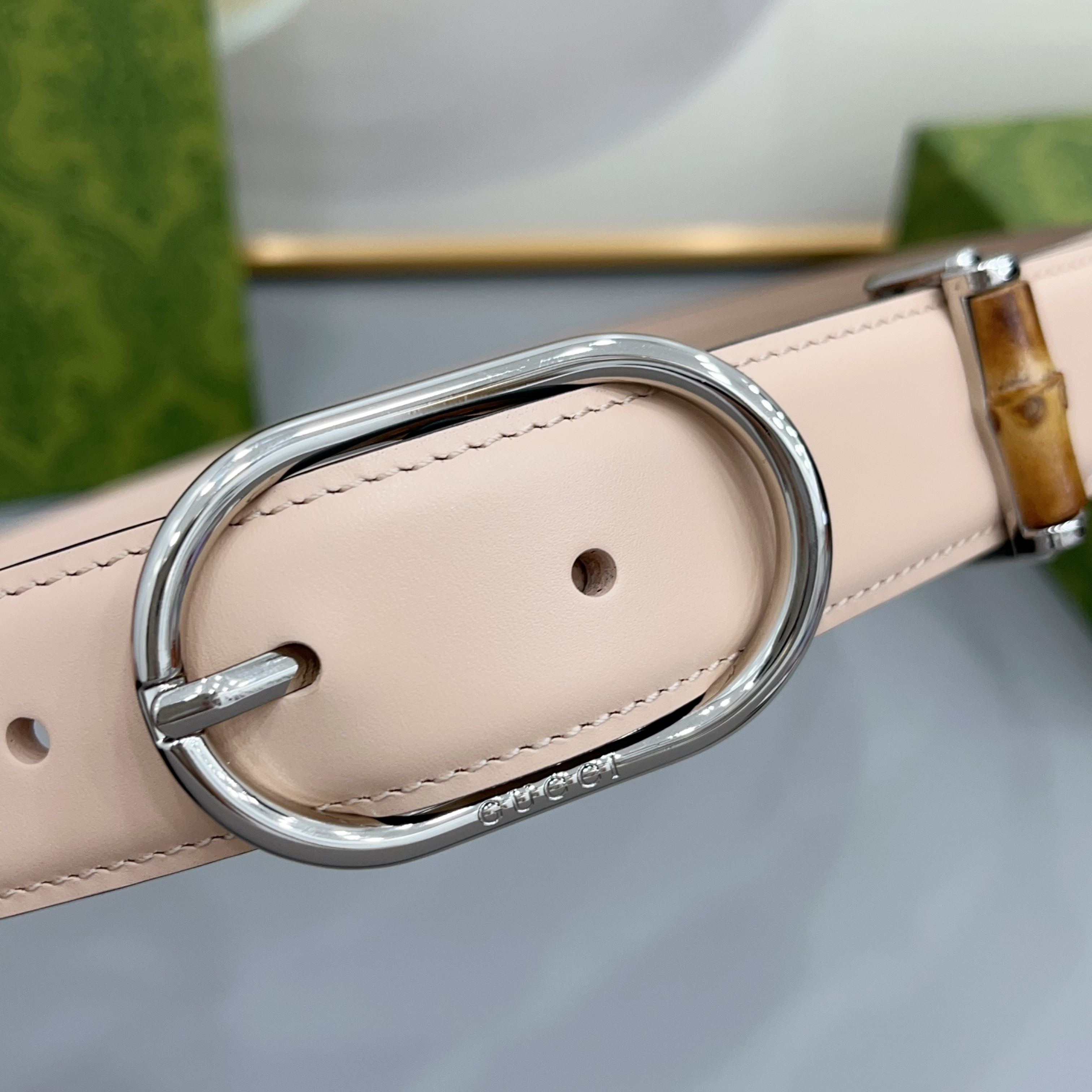 Gucci 古驰 3.0cm这款引人注目的皮质腰带被作为 Cruise 2026 系列作品的一部分推出，