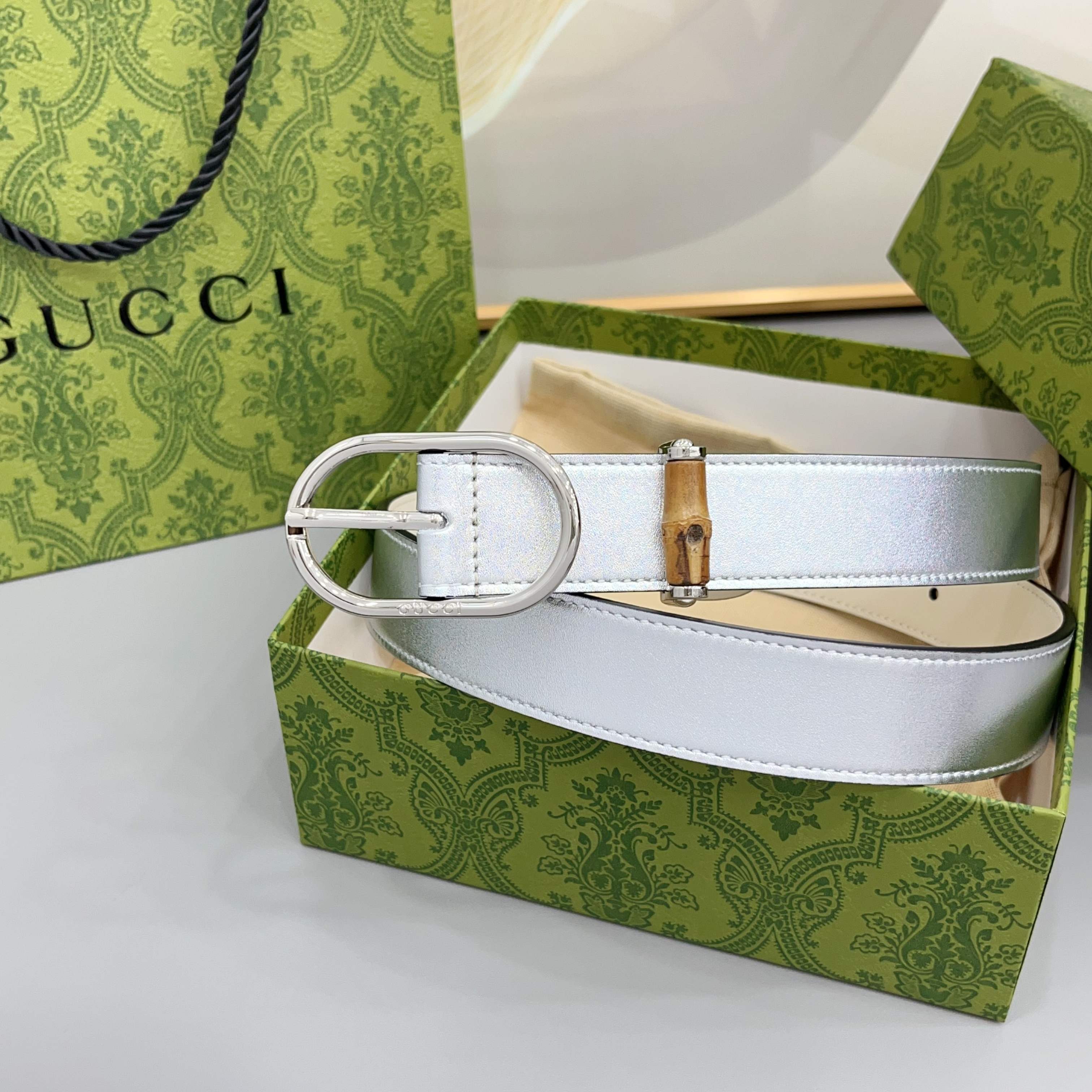 Gucci 古驰 3.0cm这款引人注目的皮质腰带被作为 Cruise 2026 系列作品的一部分推出，