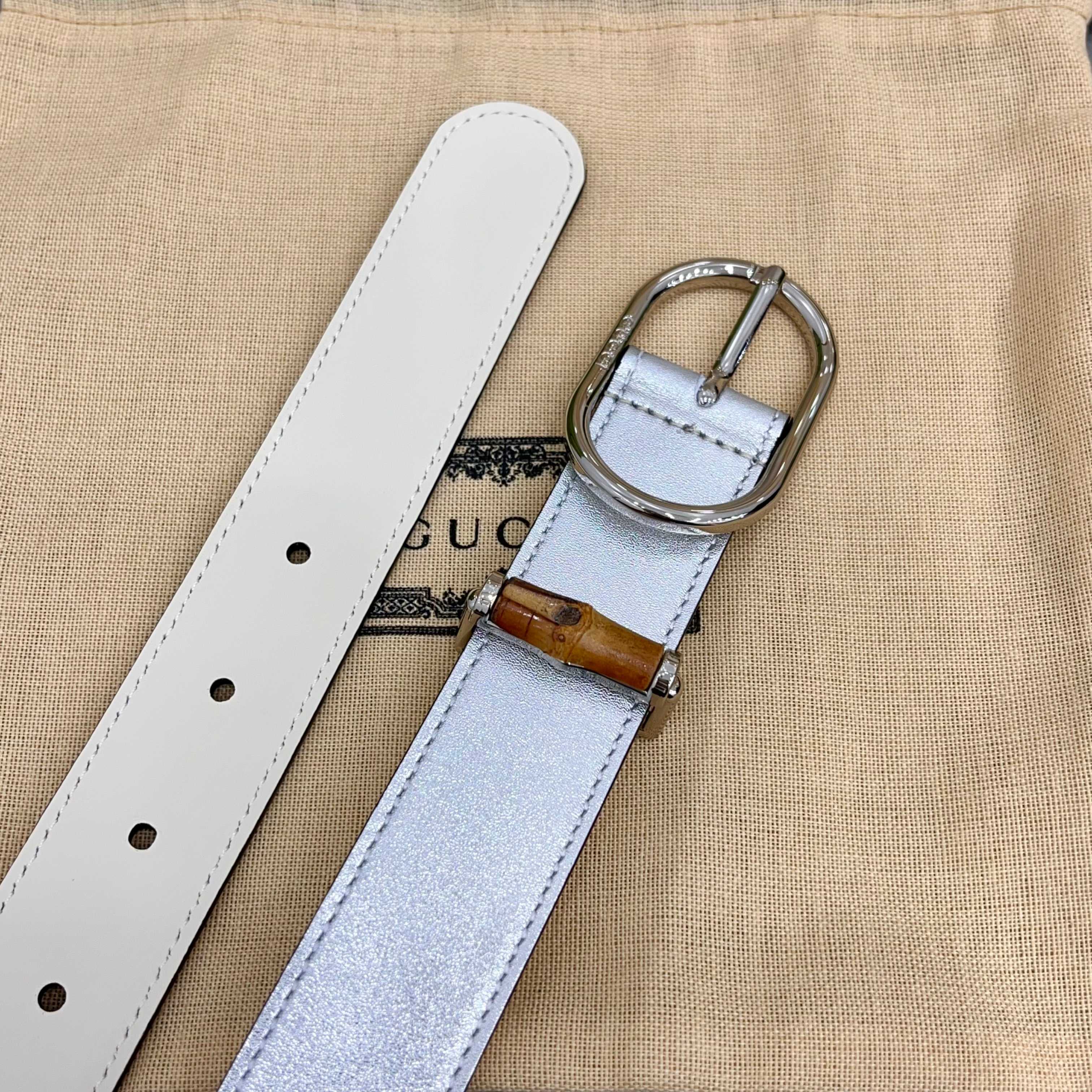 Gucci 古驰 3.0cm这款引人注目的皮质腰带被作为 Cruise 2026 系列作品的一部分推出，