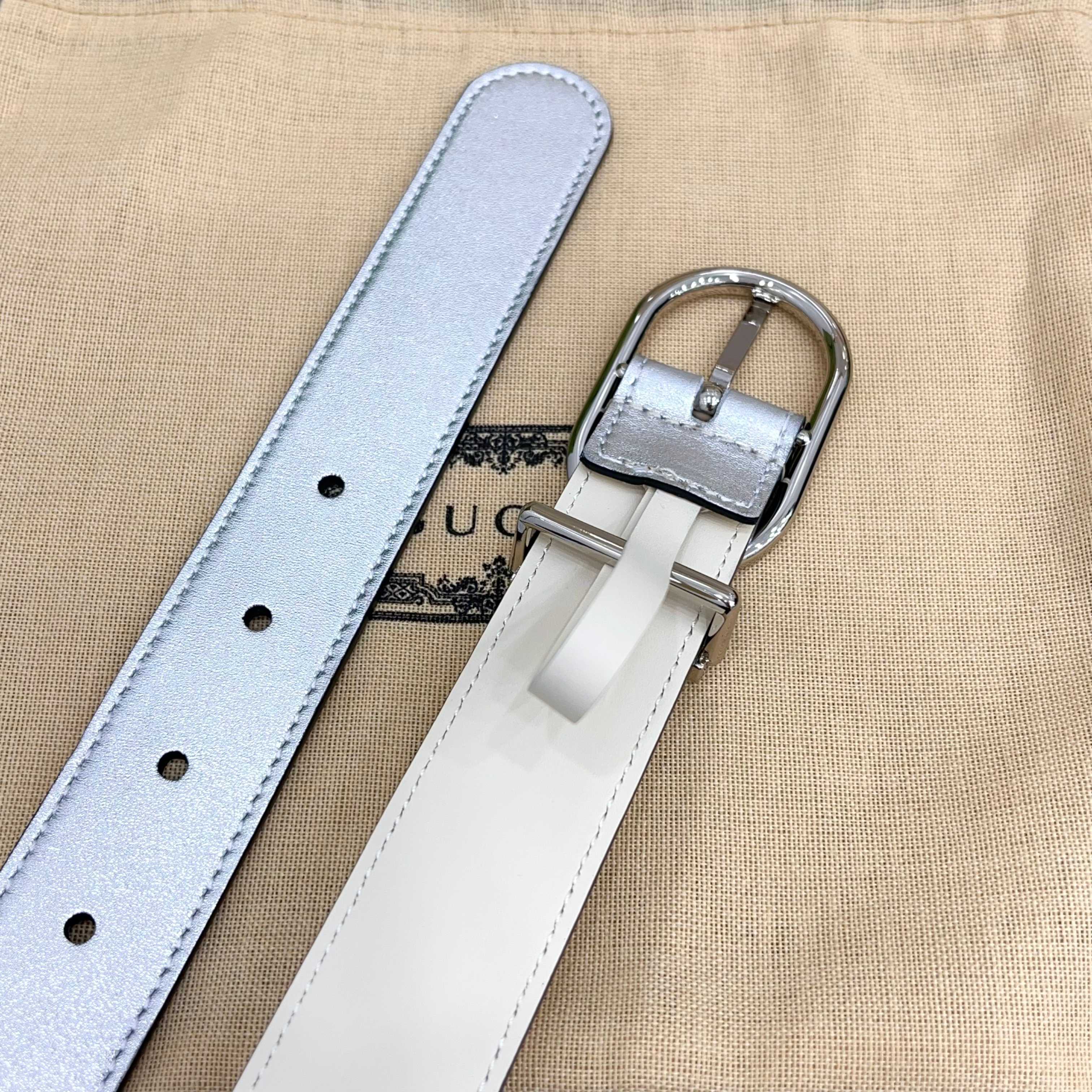 Gucci 古驰 3.0cm这款引人注目的皮质腰带被作为 Cruise 2026 系列作品的一部分推出，